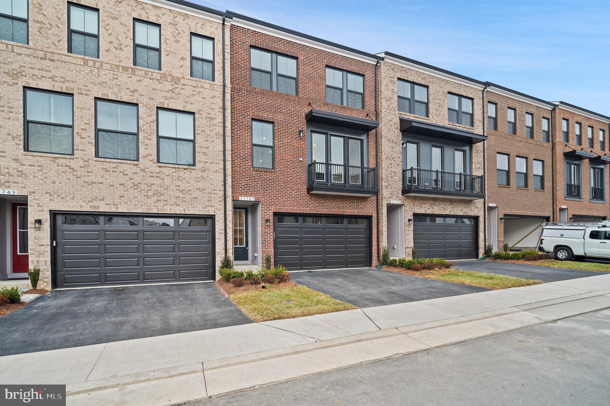 BROADLANDS STATION - Residential Lease