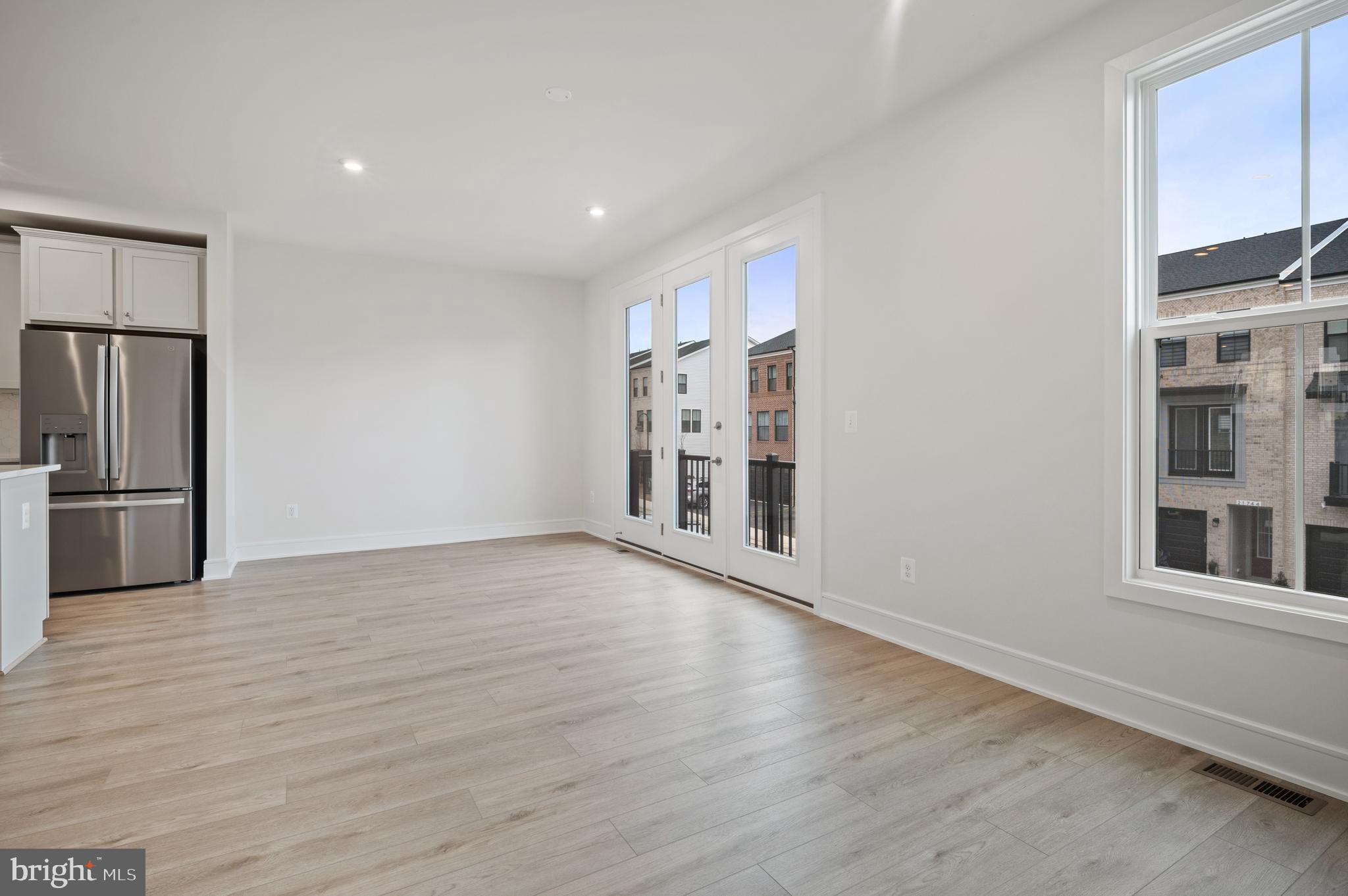 BROADLANDS STATION - Residential Lease