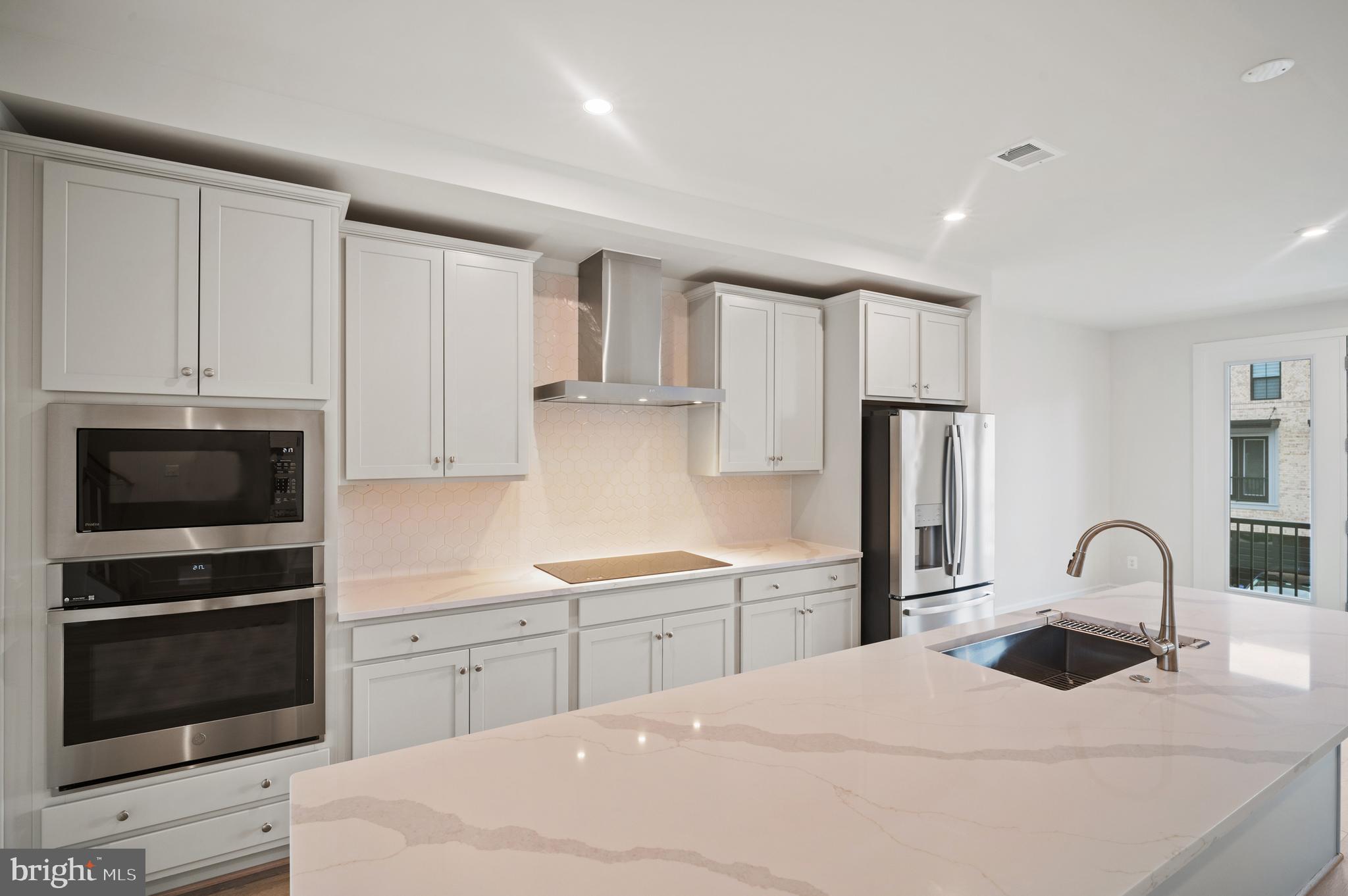 BROADLANDS STATION - Residential Lease