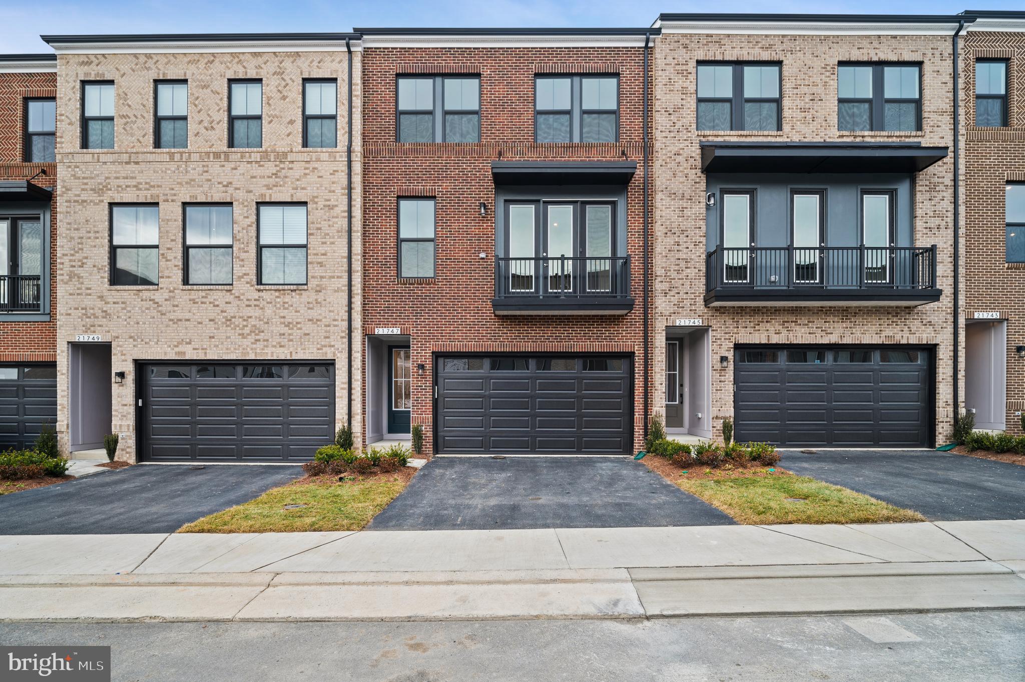 BROADLANDS STATION - Residential Lease