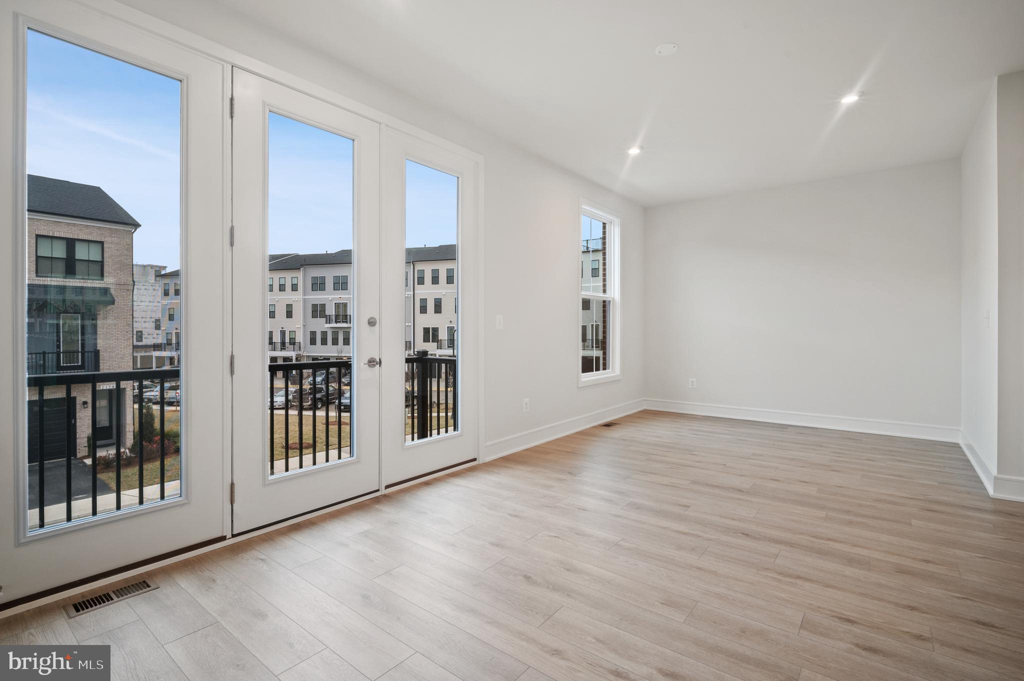 BROADLANDS STATION - Residential Lease