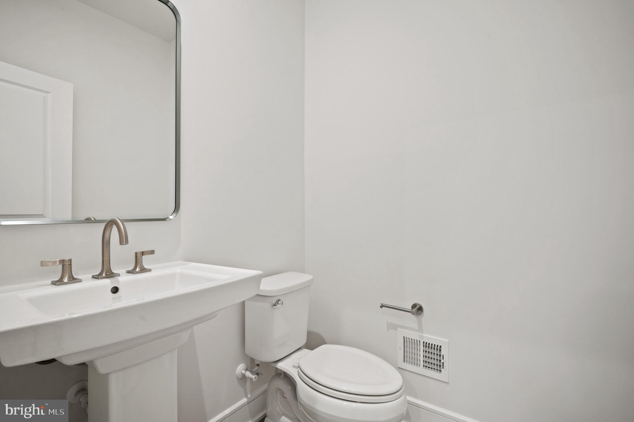 BROADLANDS STATION - Residential Lease