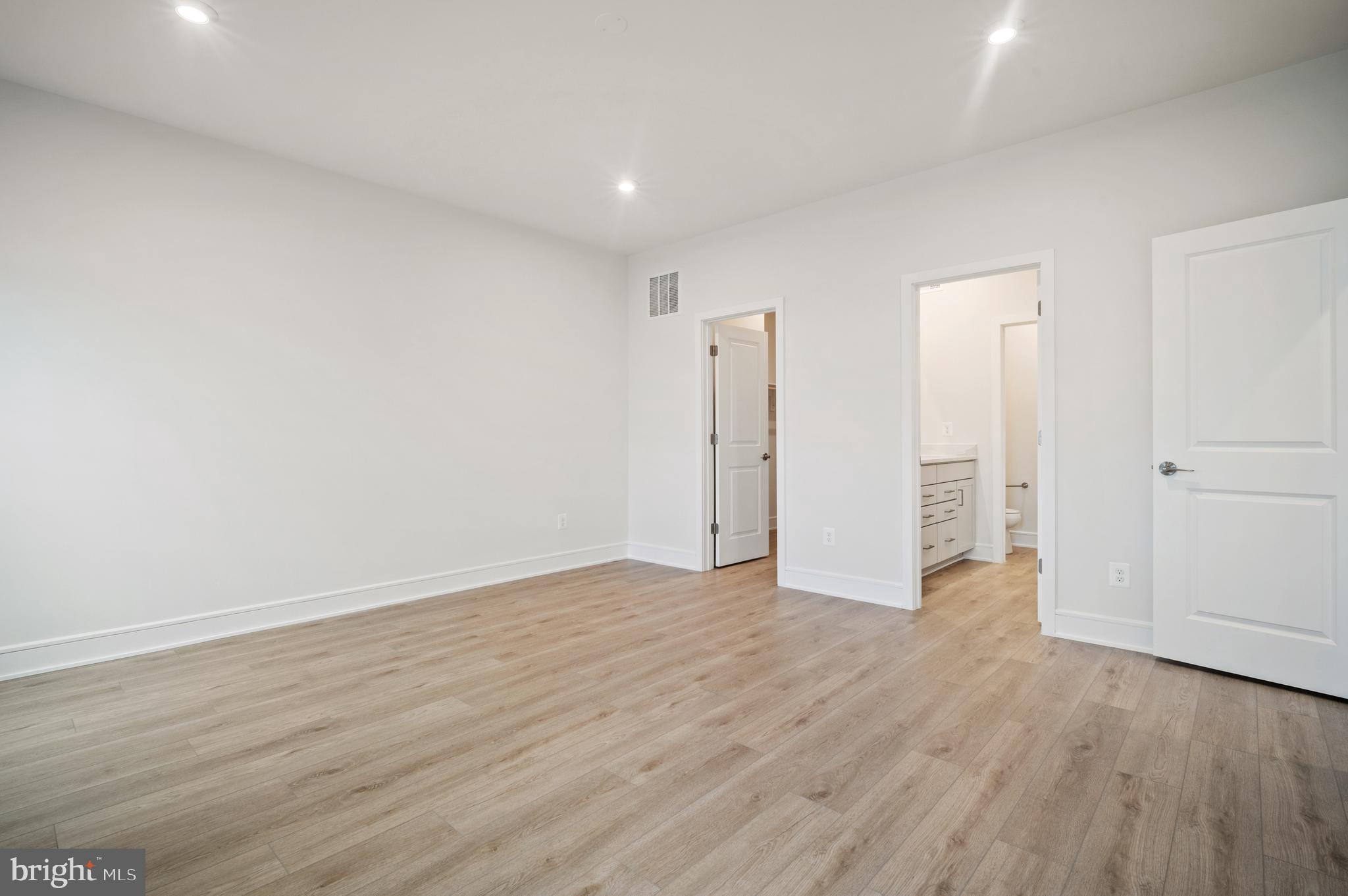 BROADLANDS STATION - Residential Lease