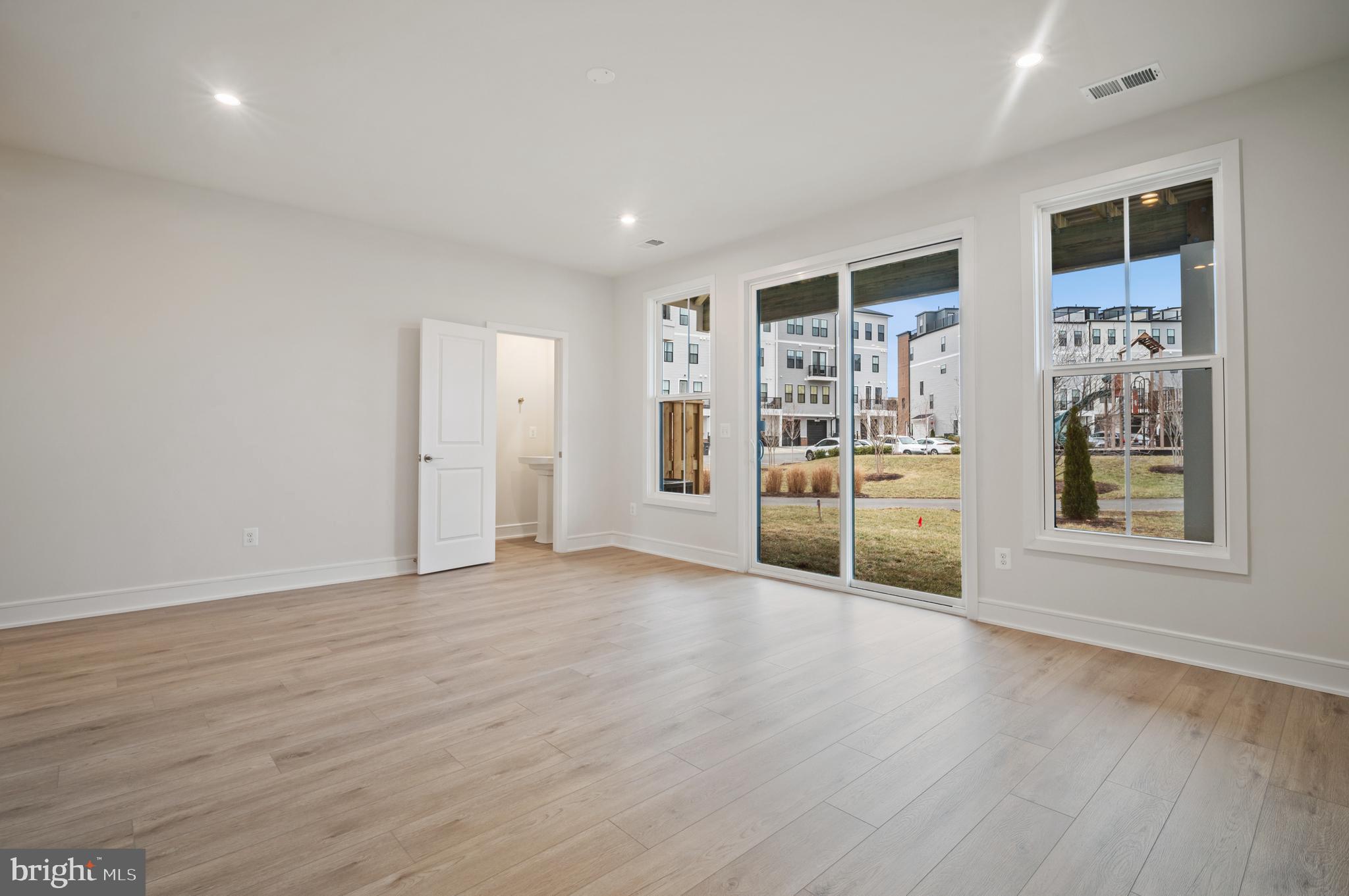 BROADLANDS STATION - Residential Lease