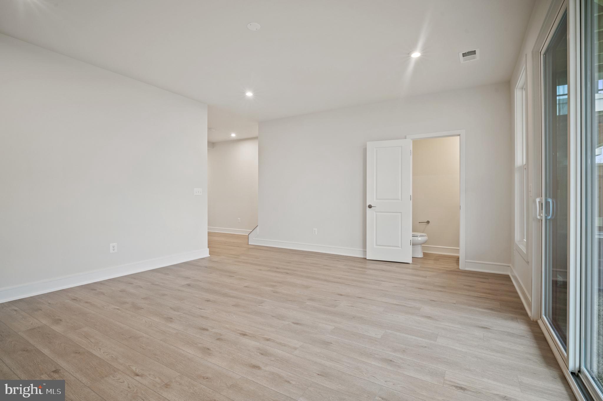 BROADLANDS STATION - Residential Lease