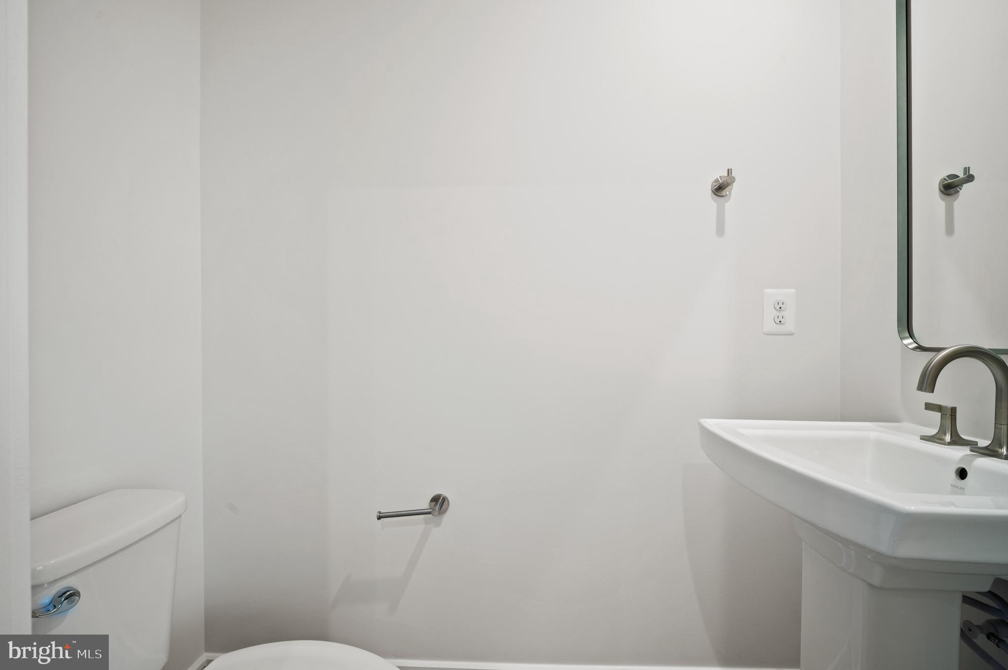 BROADLANDS STATION - Residential Lease