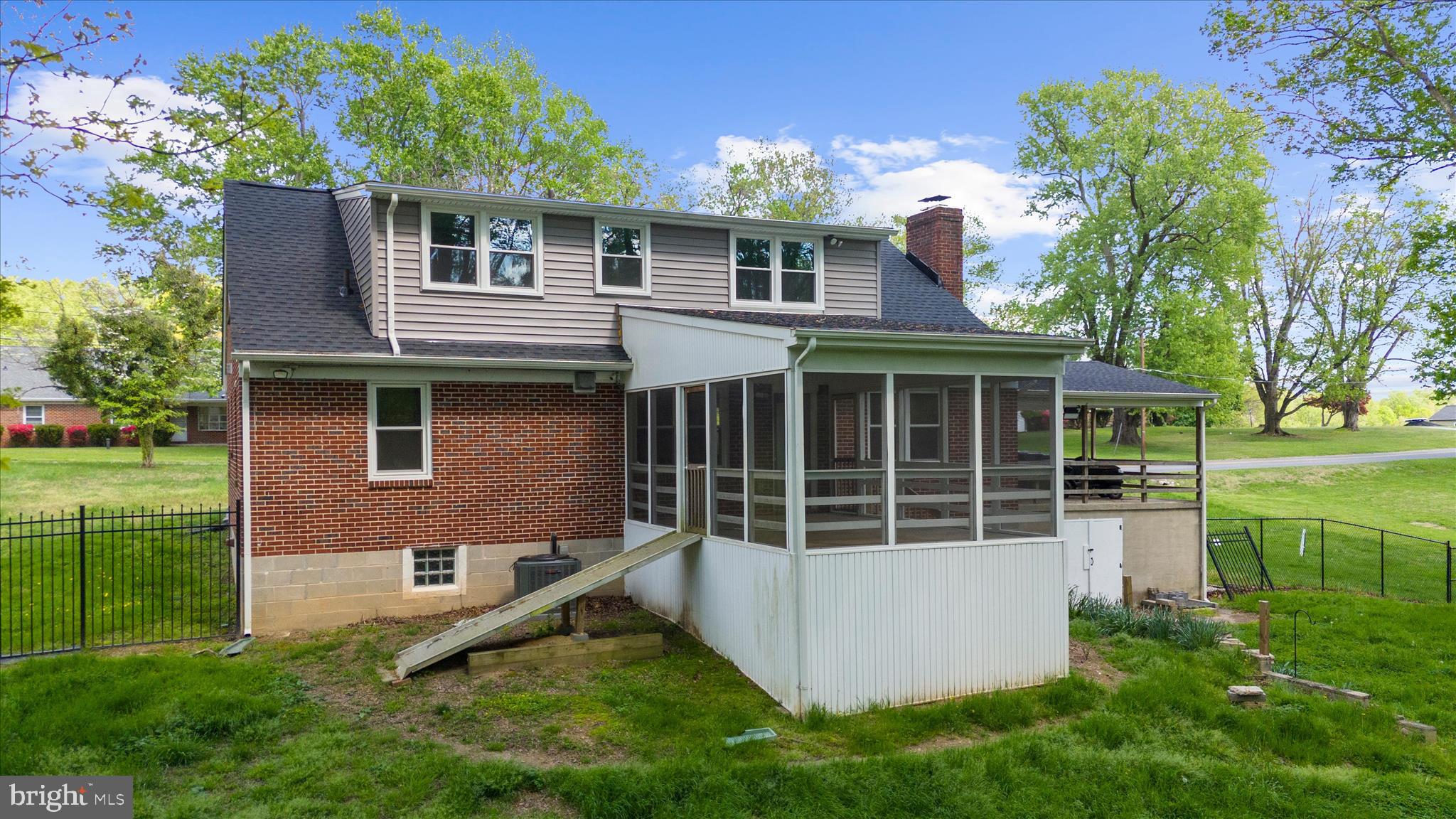 WINDSOR  MILL - Residential