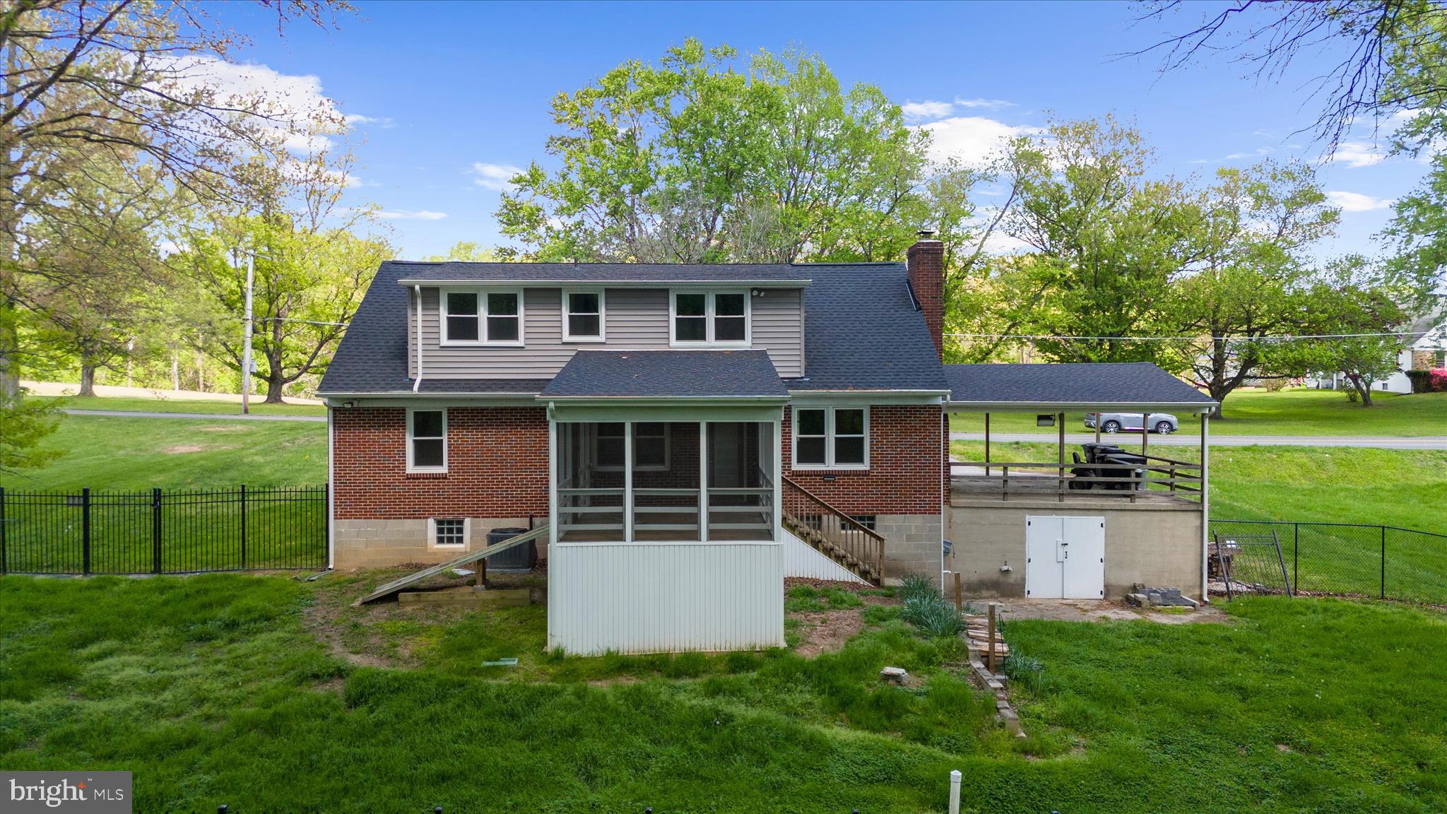 WINDSOR  MILL - Residential