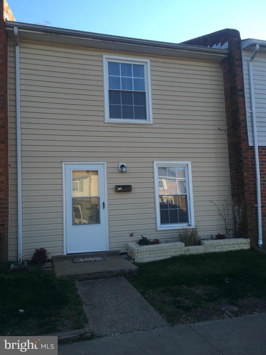 Terrific opportunity for your first home. Very well maintained. Close to 95; route 3; central park, mall, and shopping destinations. Separate dining room and living room. 2 large bedrooms upstairs. Don't delay--at this price won't last long.