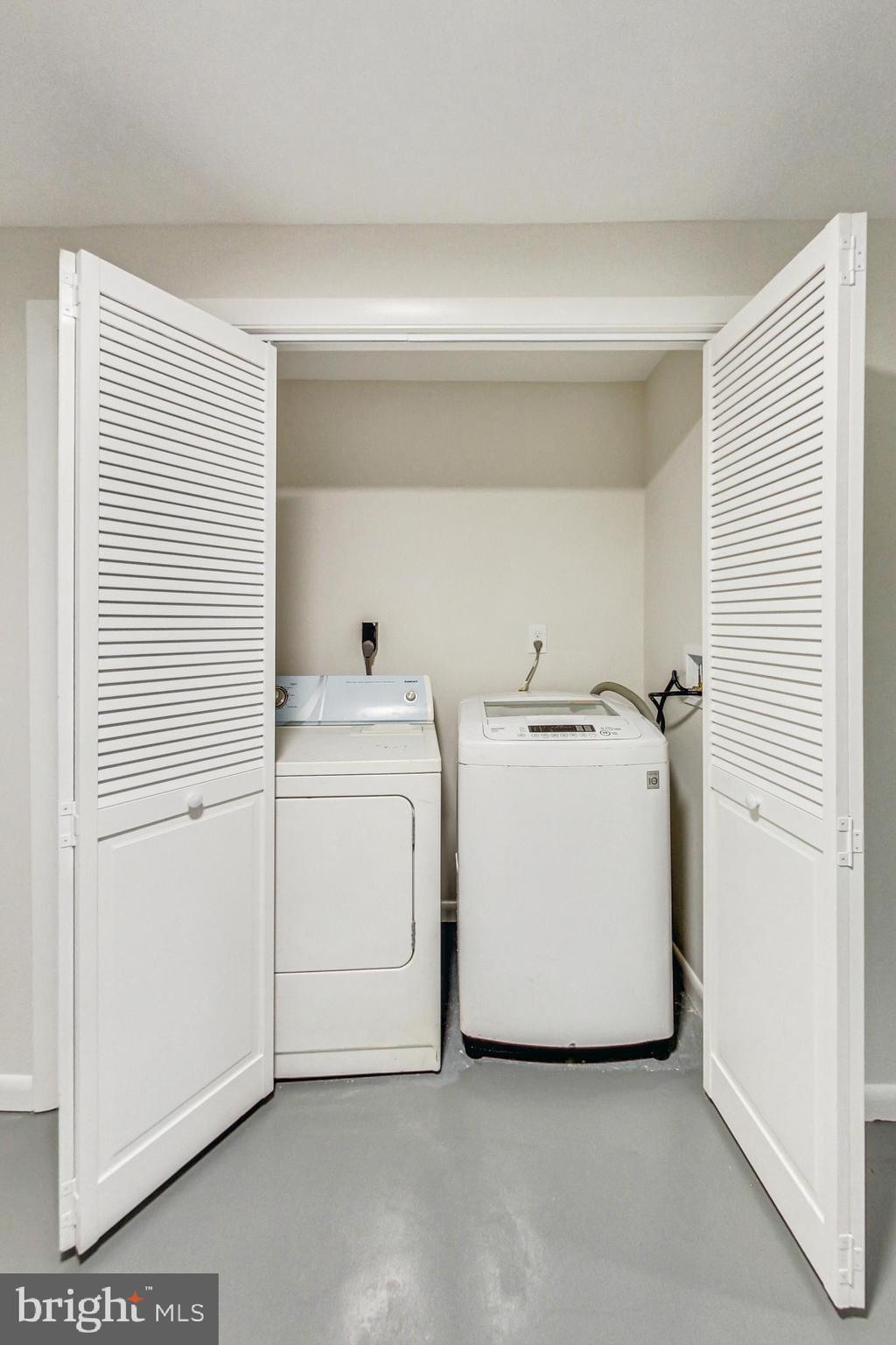 CLINTON WOODS - Residential Lease