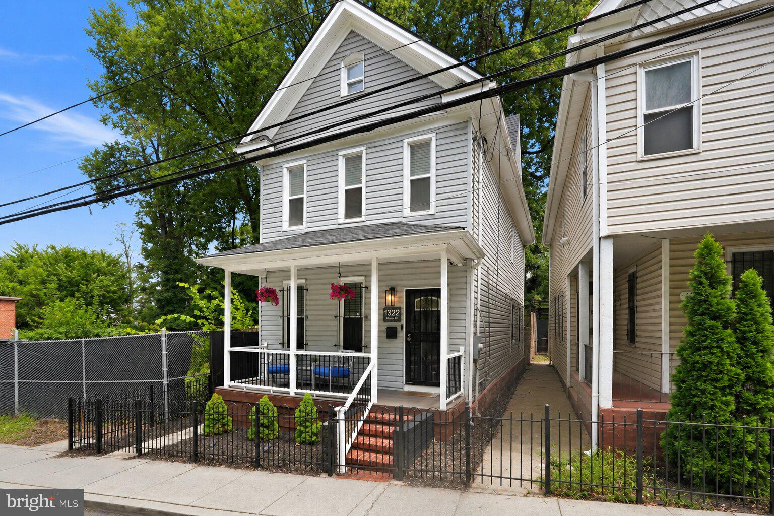 1322 MORRIS ROAD SE
