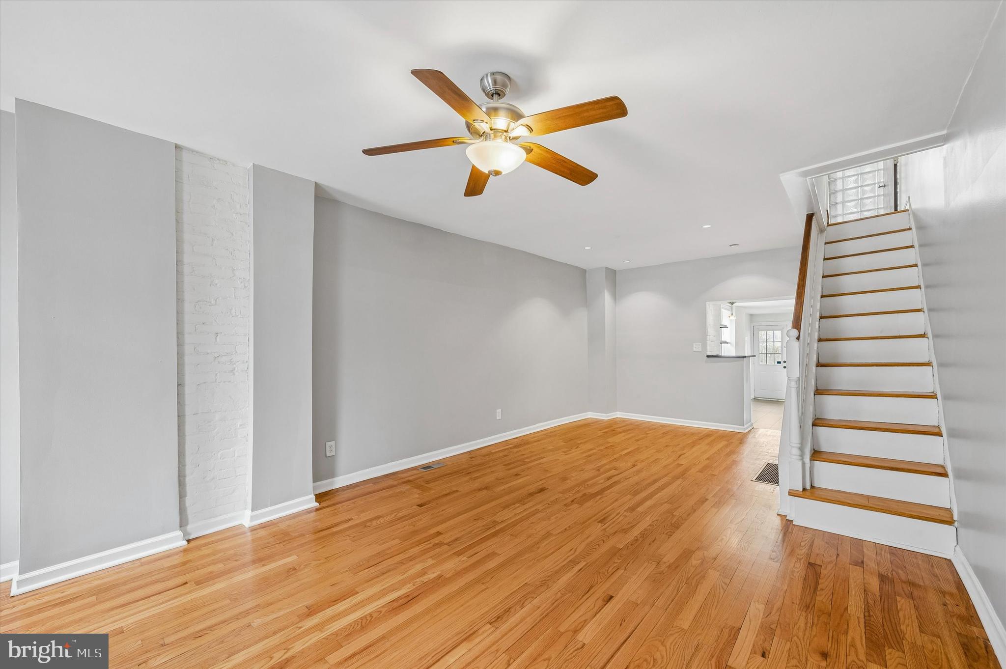 2042 E HUNTINGDON STREET