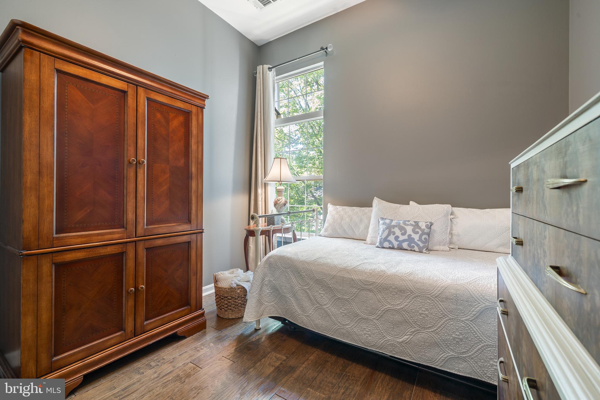 SUTTON RIDGE - Residential