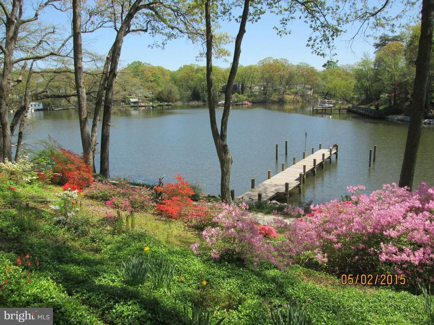 THIS IS A SPECIAL HOME! IF YOUR PASSION IS BOATING,SAIL OR MOTOR, & YOU WANT TO LIVE IN A GREAT COMMUNITY+ NEED 4 MLW + HAVE 3/4 CAR GARAGE+ 60 FT PIER + REMODELED HOME; THIS IS IT!! newly renovated kitchen and baths, Outstanding waterfront home located in fantastic waterfront community of "Twin Harbors!"  COMMUNITY beach+MARINA+Boat ramp+outdoor pavilion & ADDITIONAL SLIPS(if available). FABULOUS