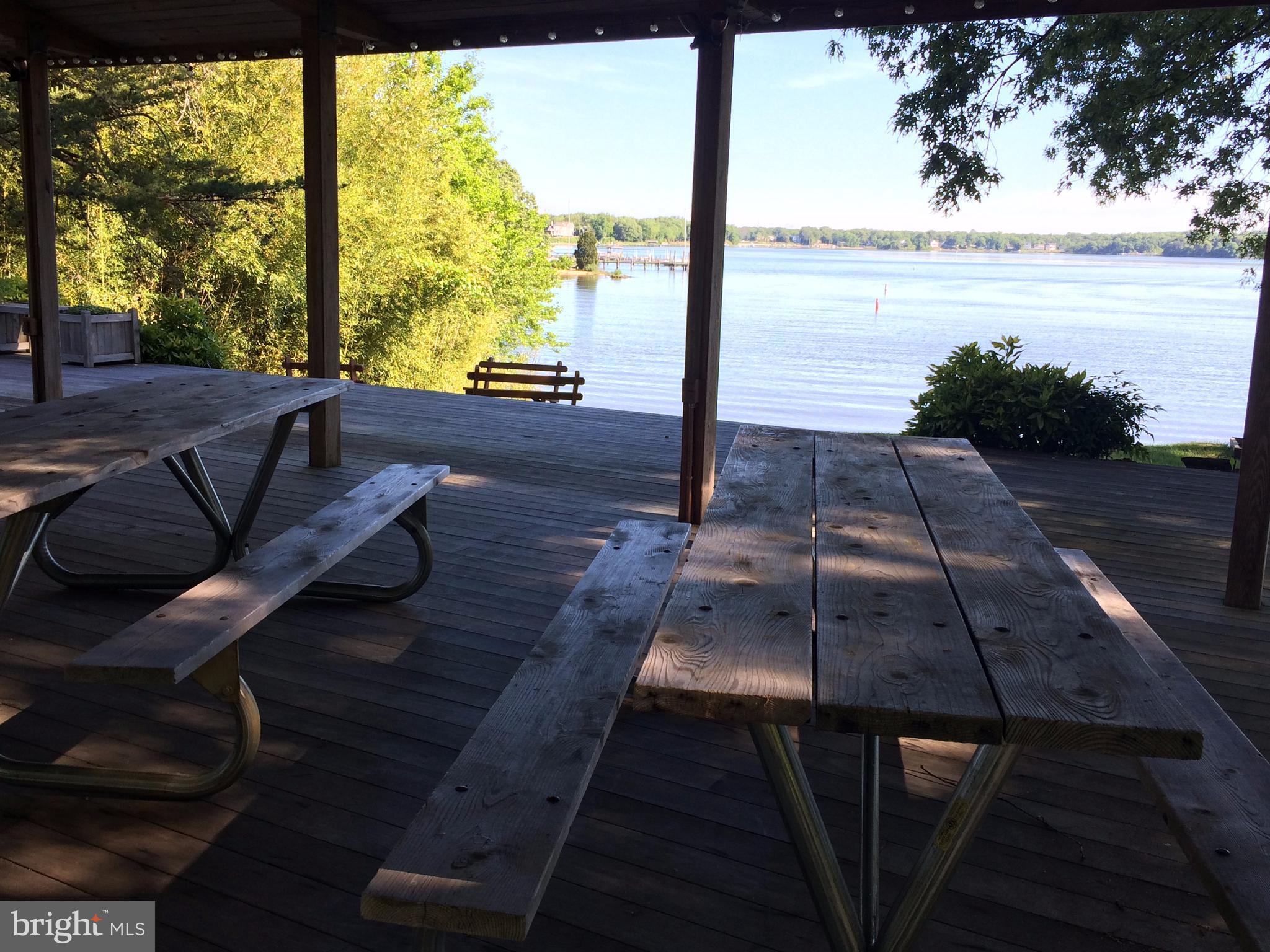 TWIN HARBORS - Residential