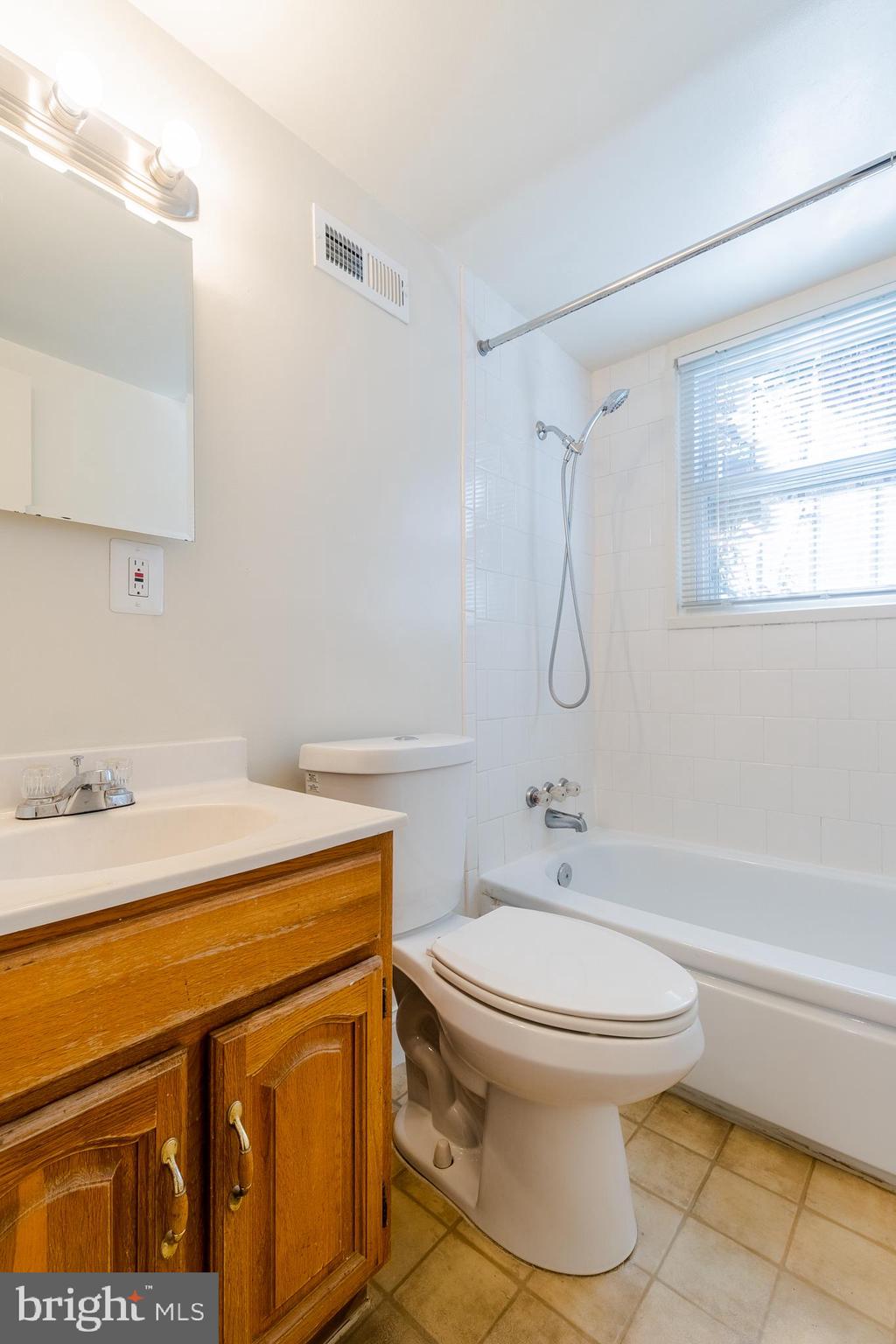 MAPLE VIEW PARK - Residential Lease