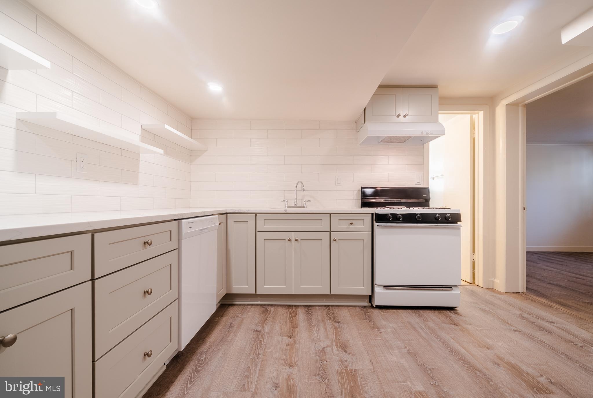 MAPLE VIEW PARK - Residential Lease