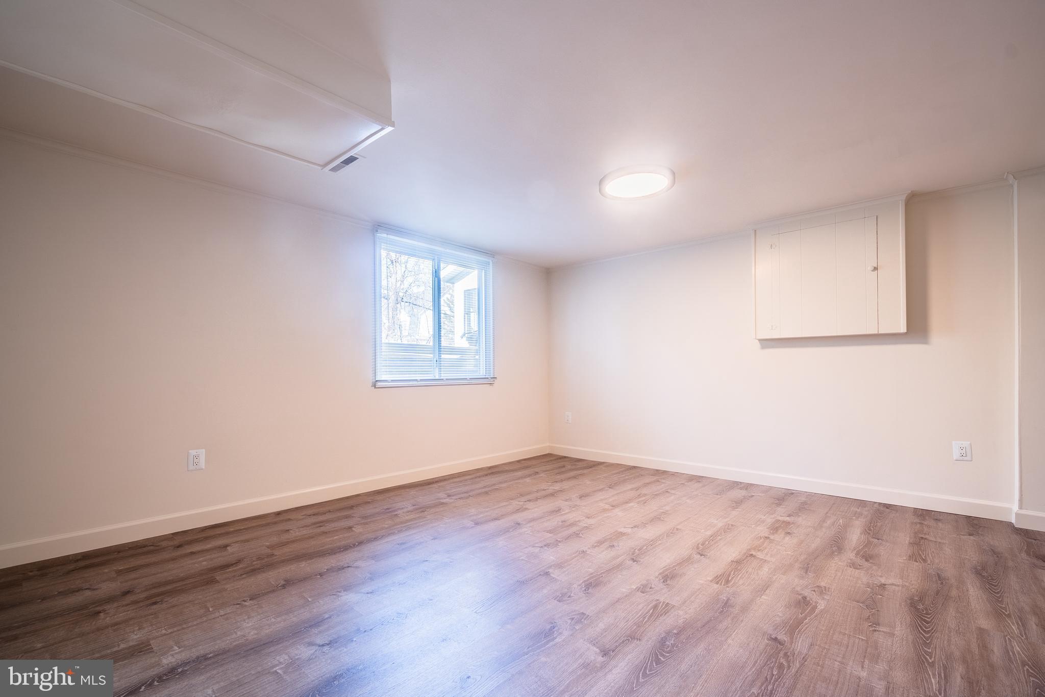 MAPLE VIEW PARK - Residential Lease