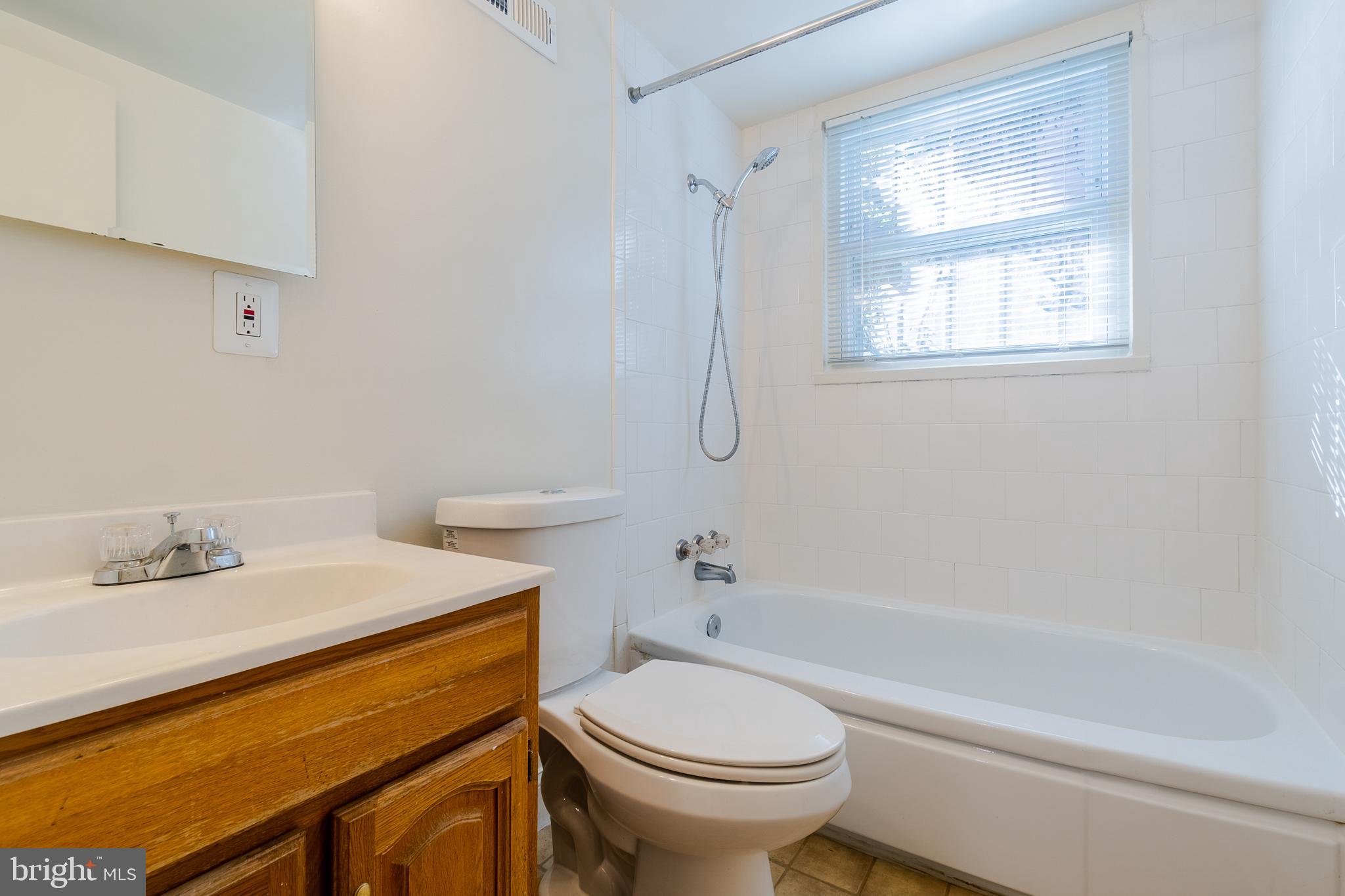 MAPLE VIEW PARK - Residential Lease