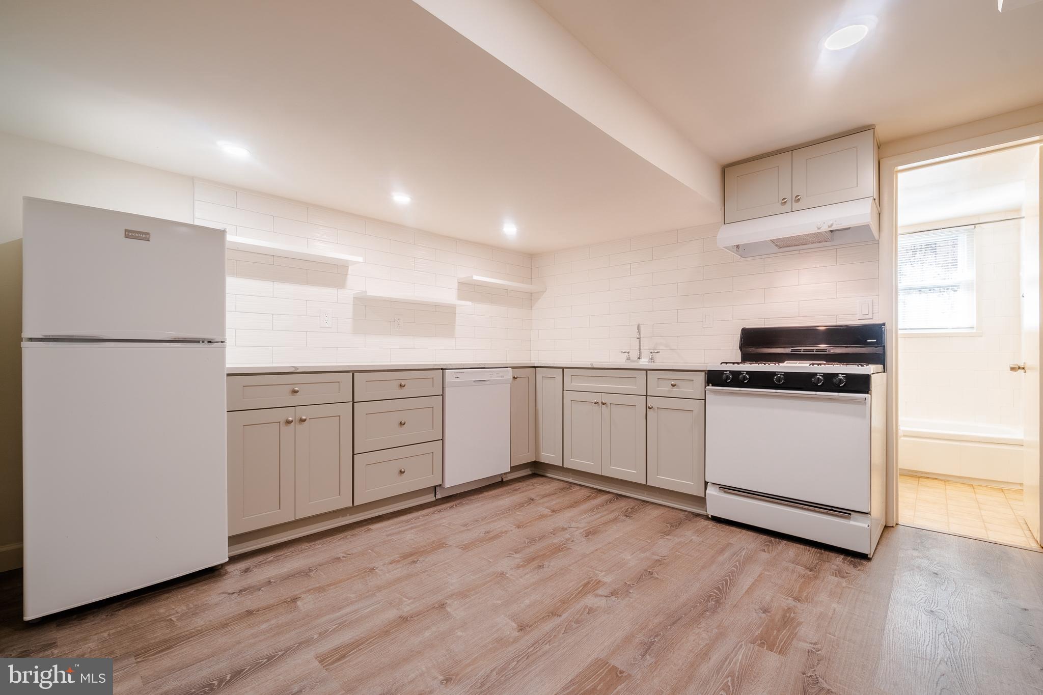 MAPLE VIEW PARK - Residential Lease