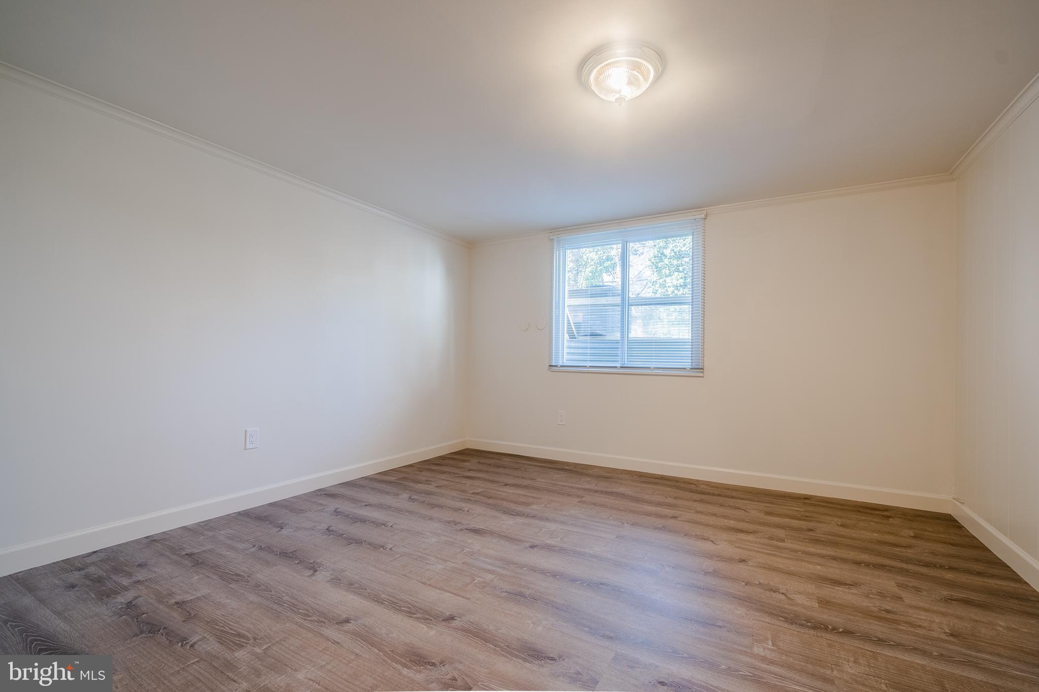 MAPLE VIEW PARK - Residential Lease