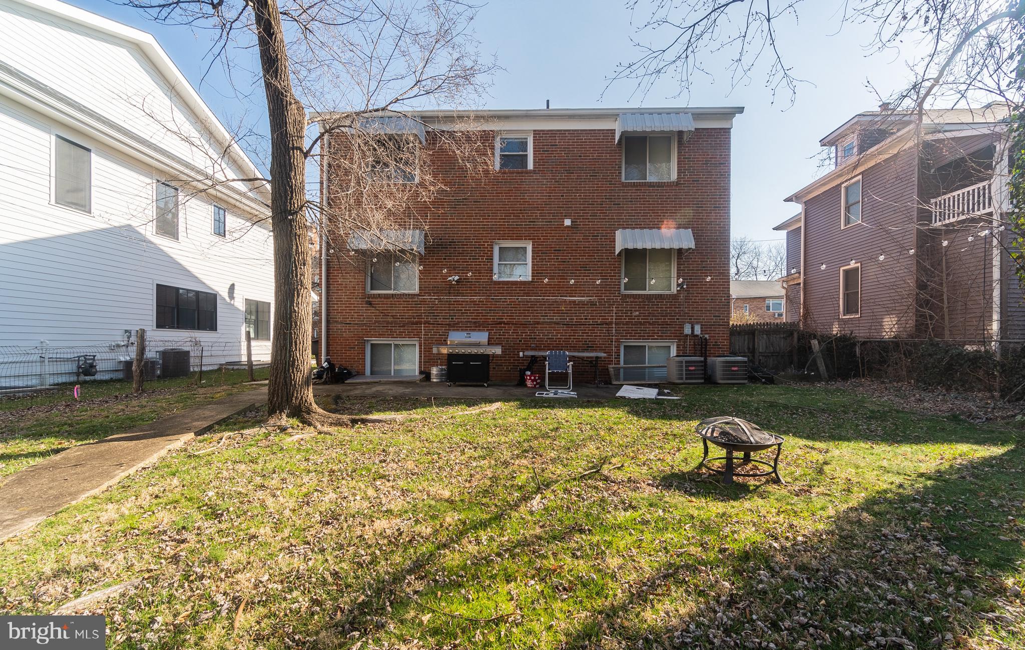 MAPLE VIEW PARK - Residential Lease