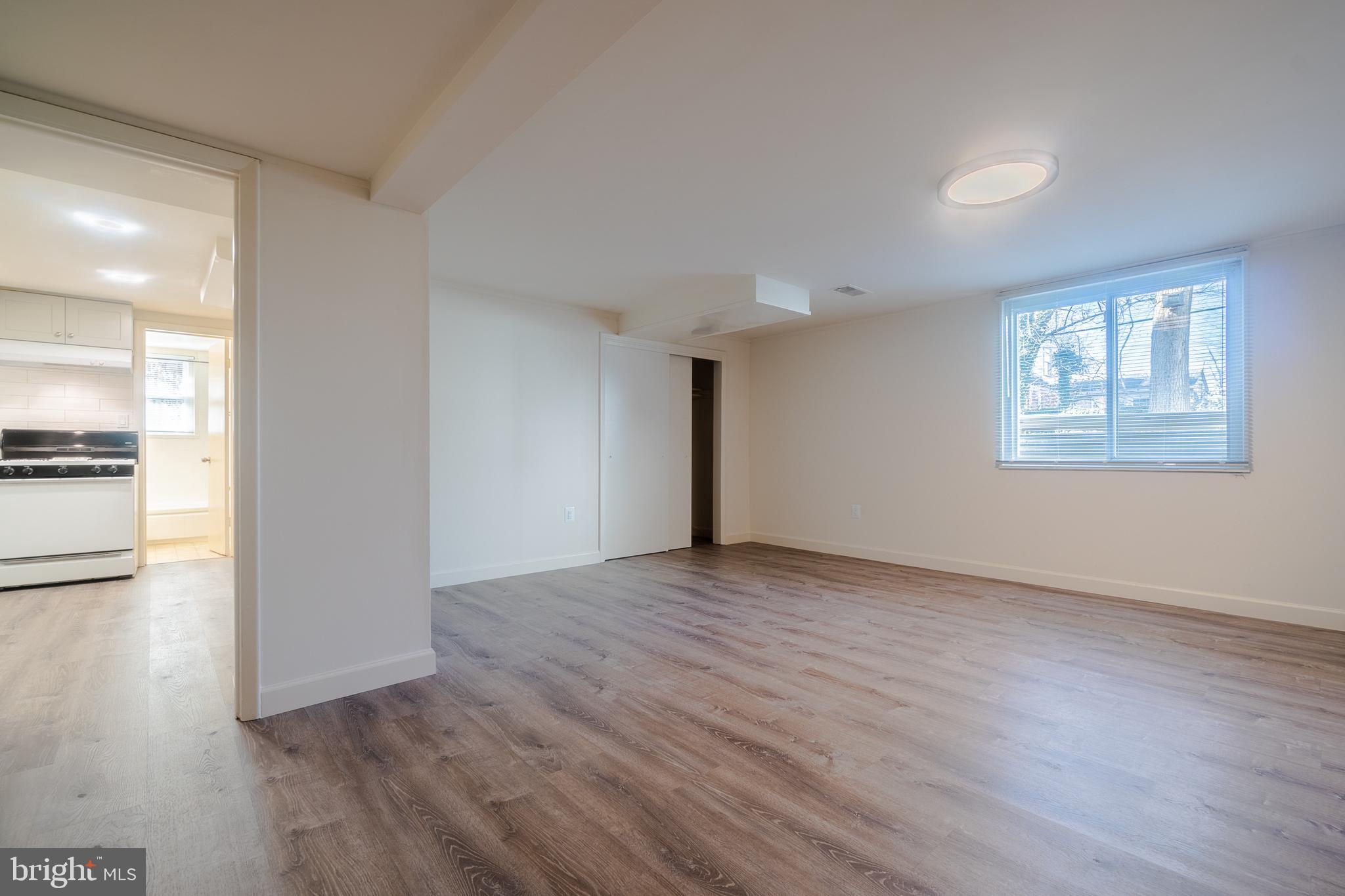 MAPLE VIEW PARK - Residential Lease