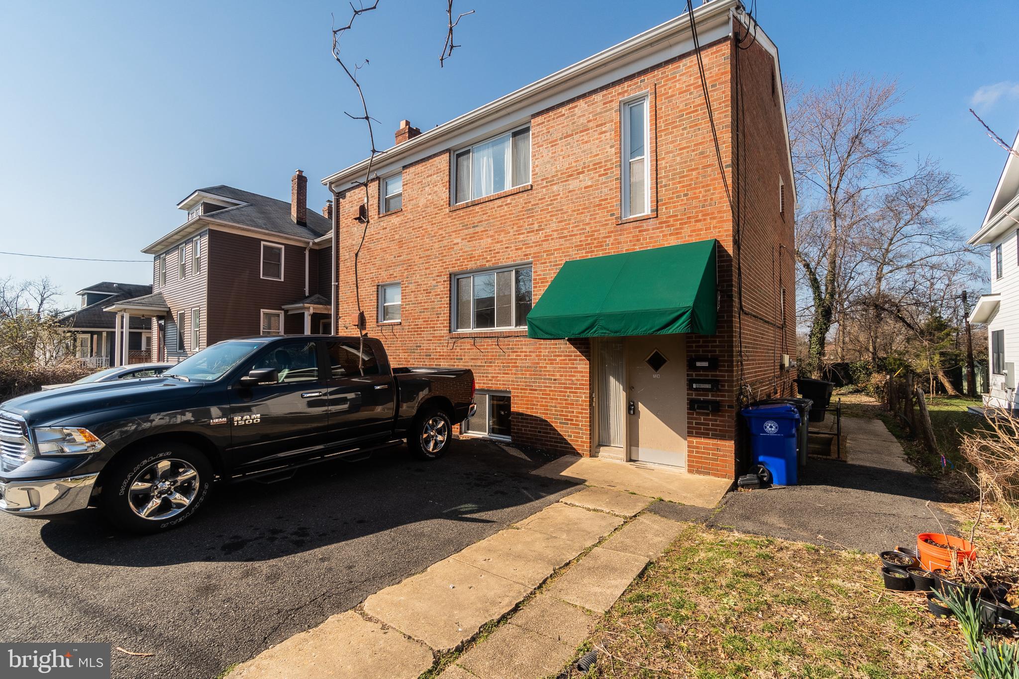 MAPLE VIEW PARK - Residential Lease