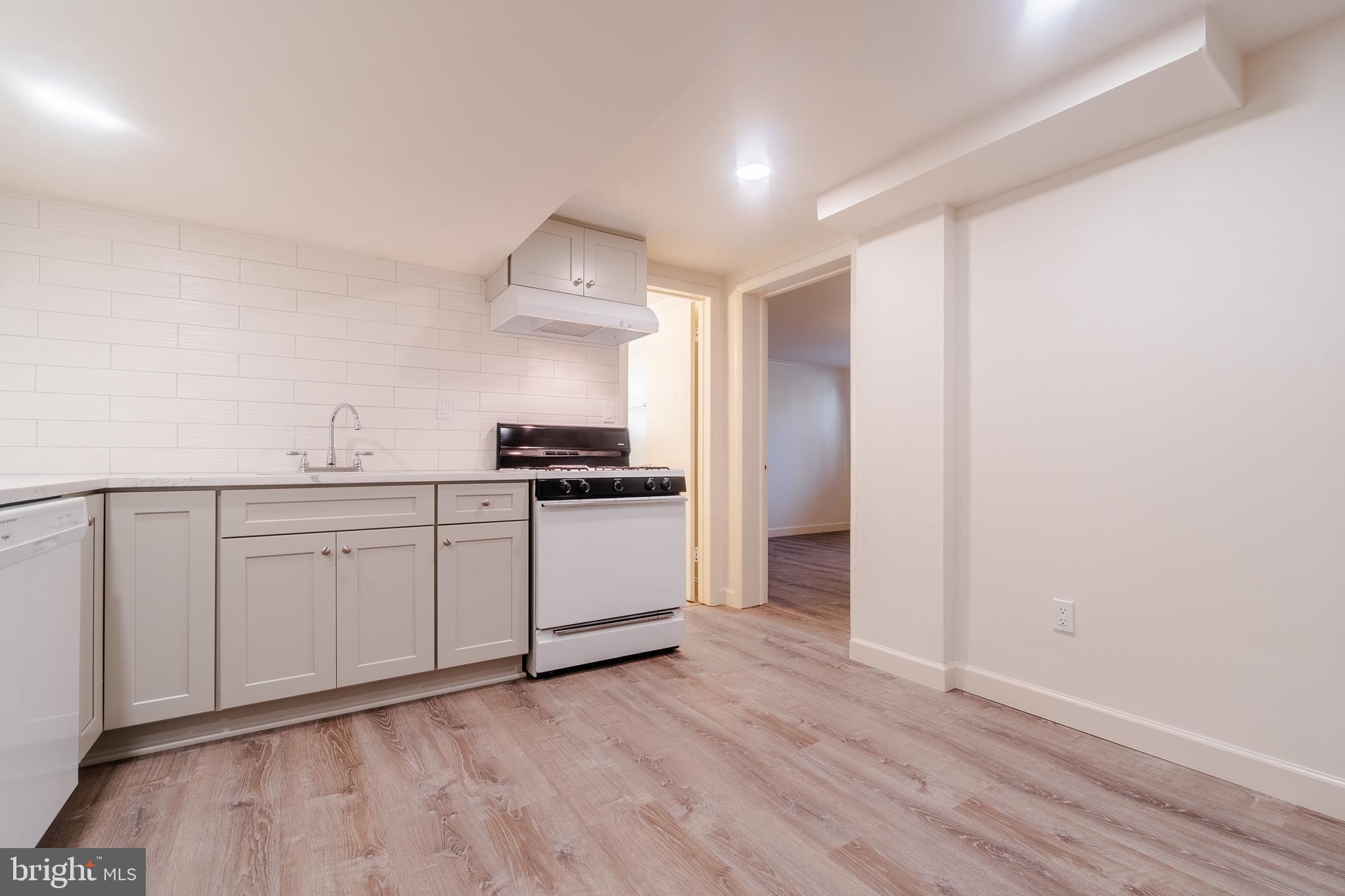 MAPLE VIEW PARK - Residential Lease