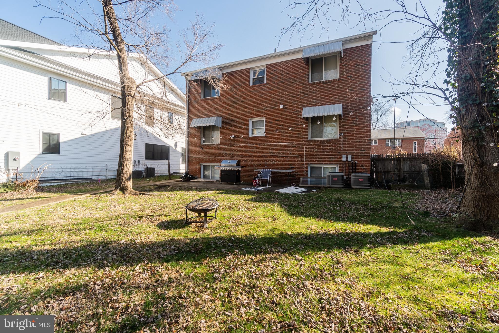 MAPLE VIEW PARK - Residential Lease