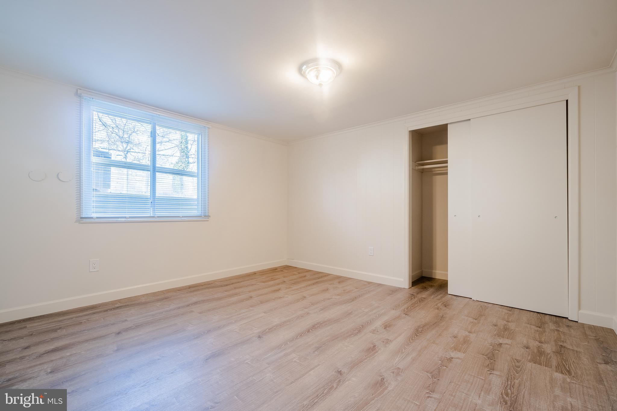 MAPLE VIEW PARK - Residential Lease