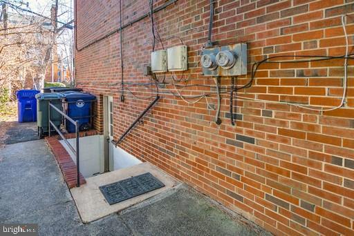 MAPLE VIEW PARK - Residential Lease