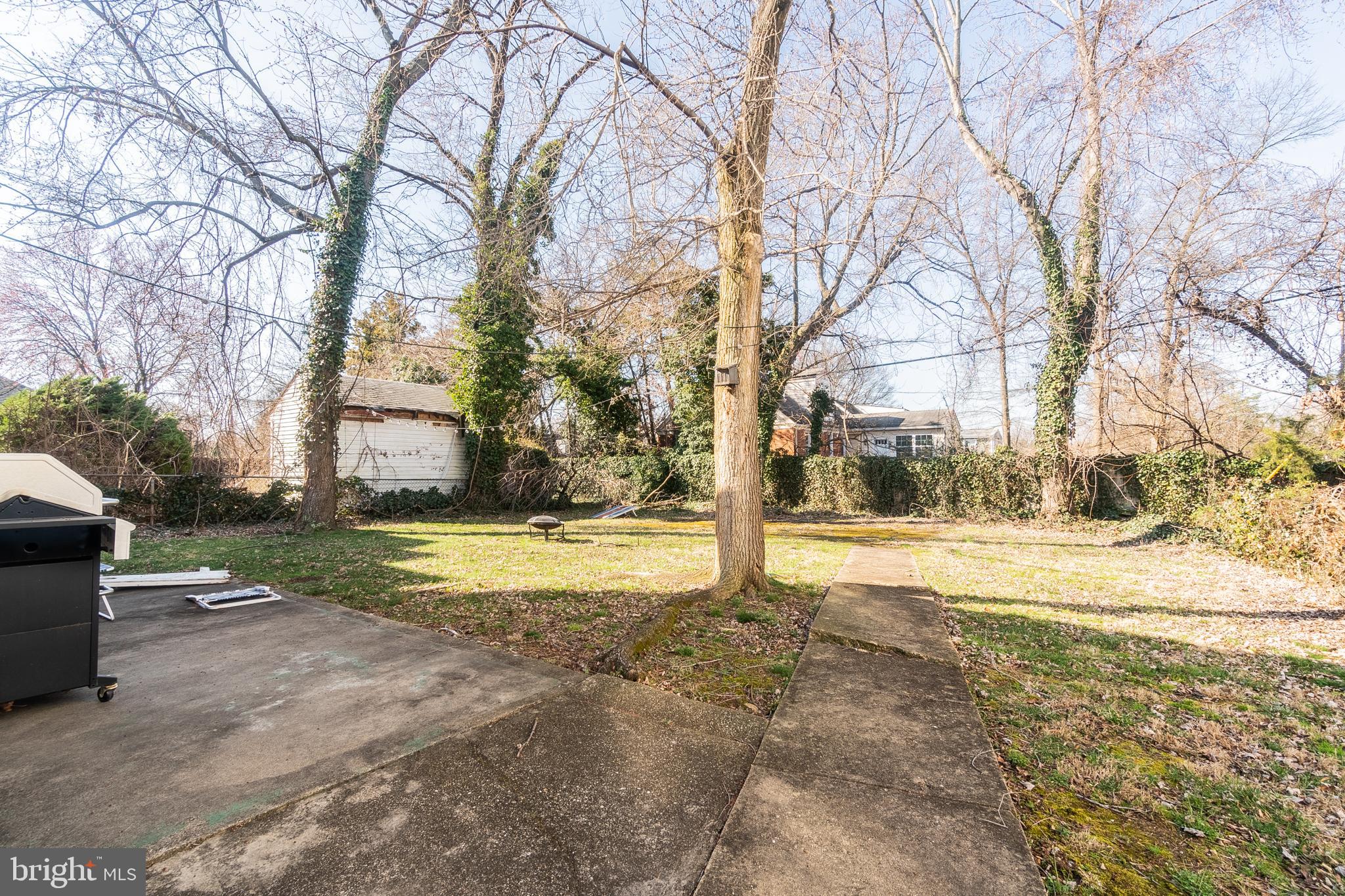 MAPLE VIEW PARK - Residential Lease