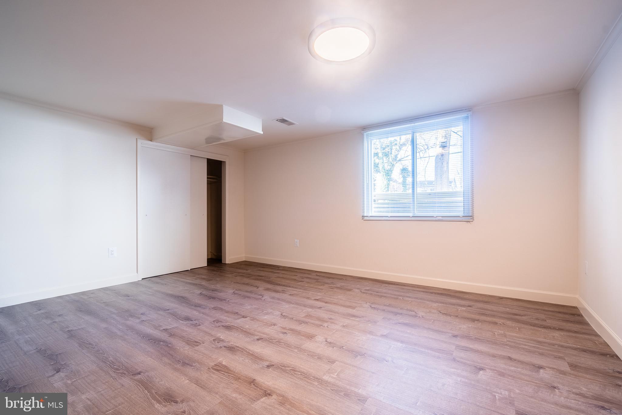 MAPLE VIEW PARK - Residential Lease