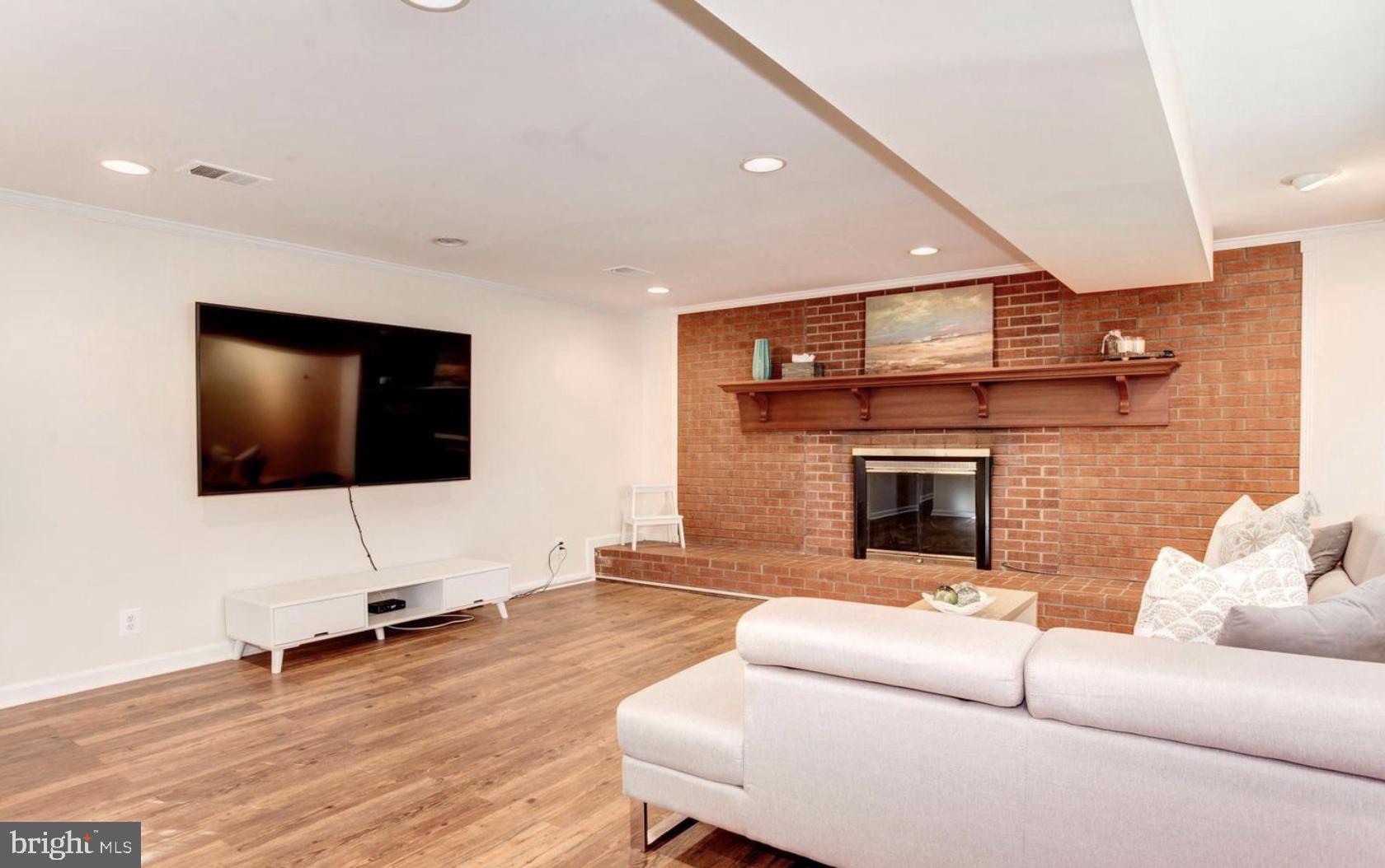 BIRCHWOOD - Residential Lease