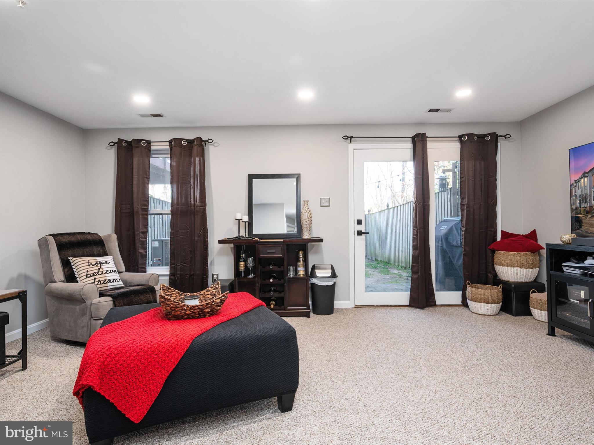 FOX CHASE - Residential