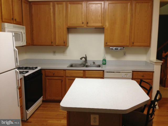 WELLESLEY - Residential Lease