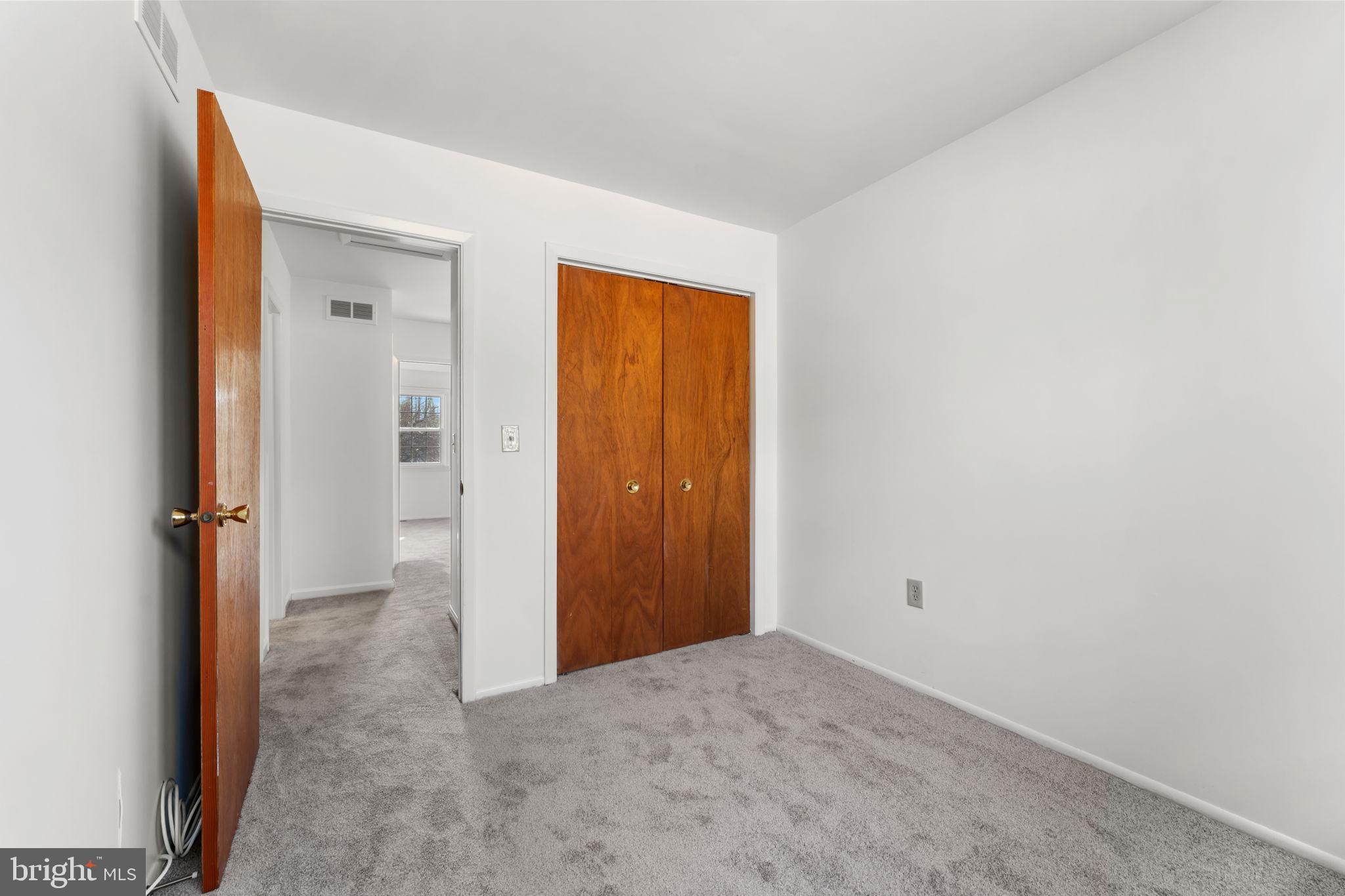 WHISPERING WOODS - Residential