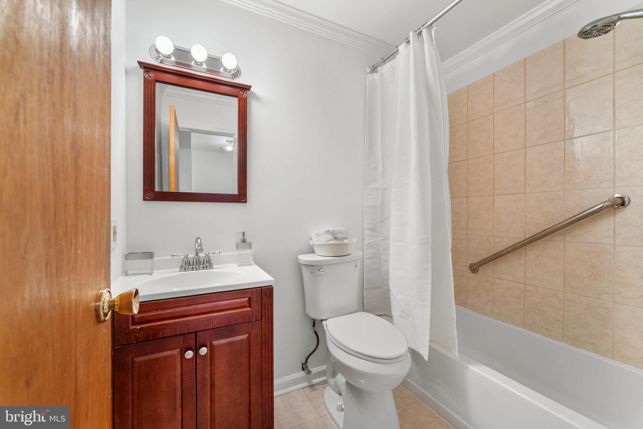 WHISPERING WOODS - Residential