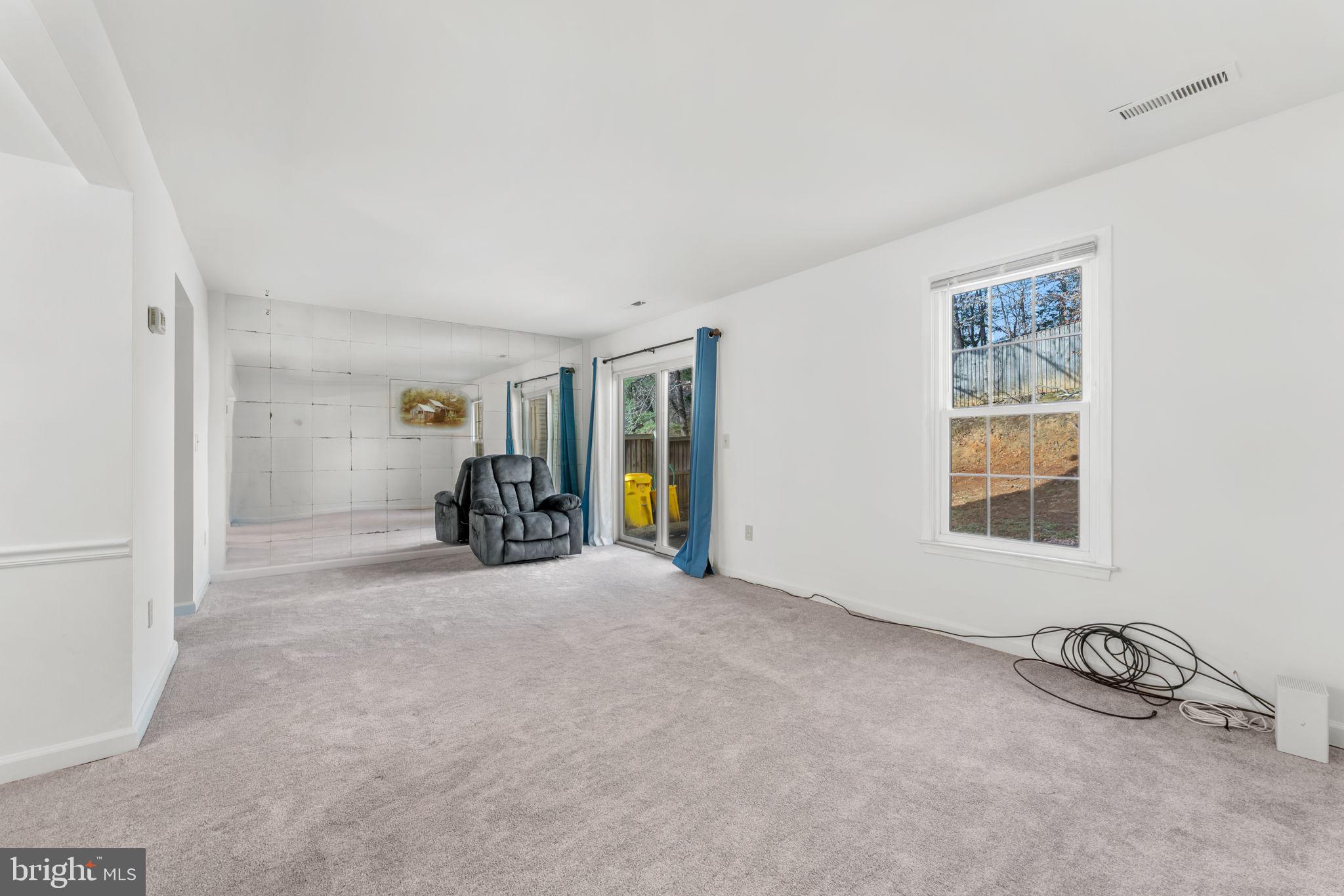 WHISPERING WOODS - Residential