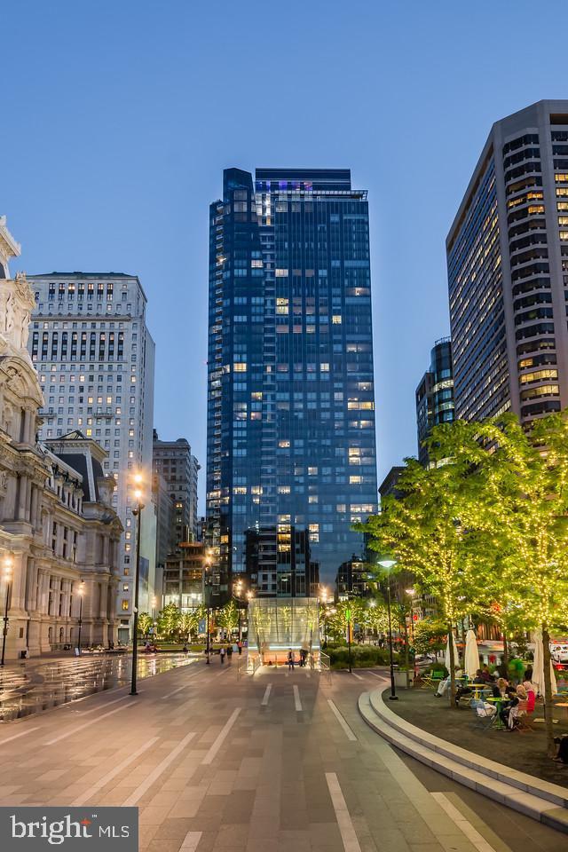 AVENUE OF THE ARTS - Residential Lease