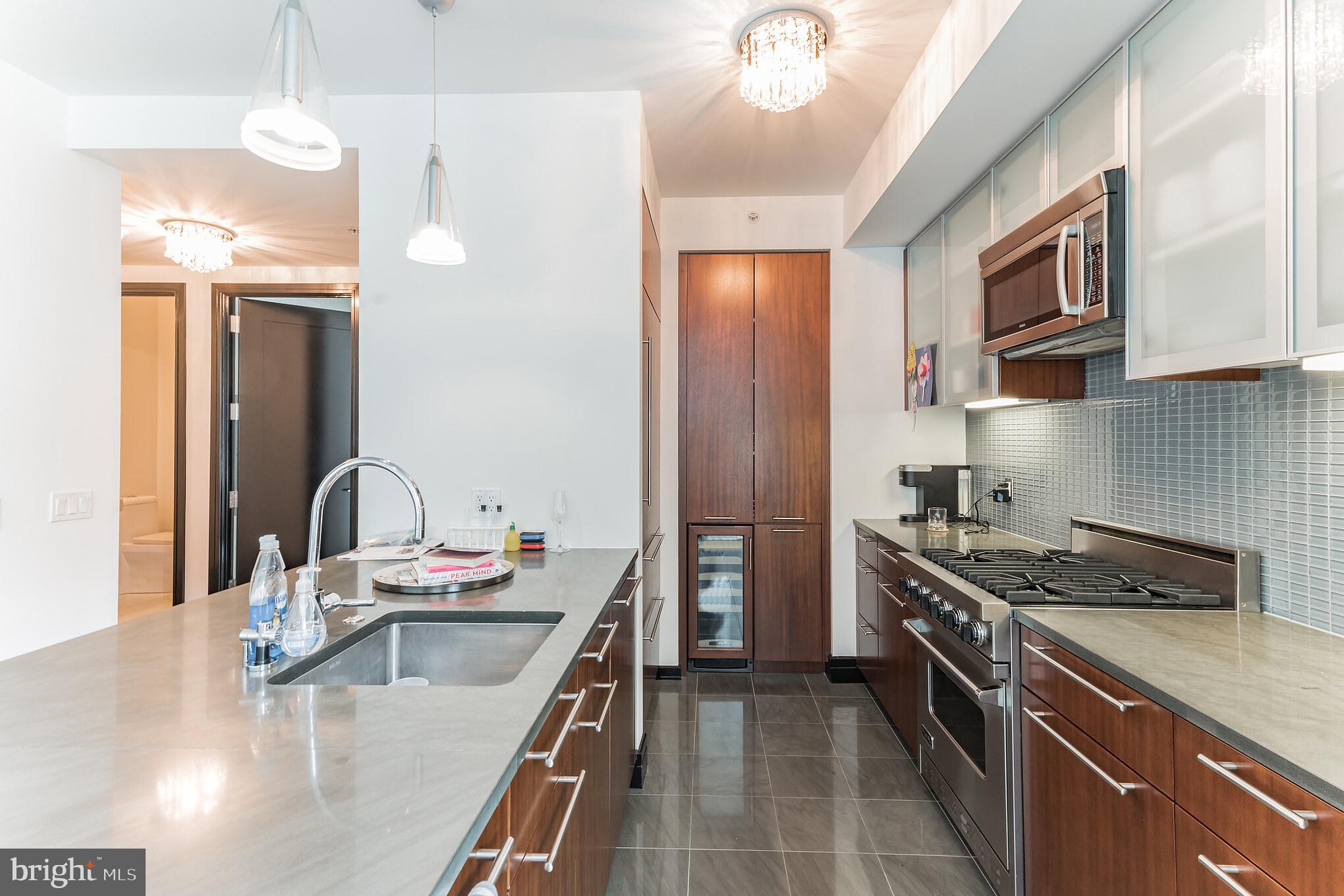 AVENUE OF THE ARTS - Residential Lease