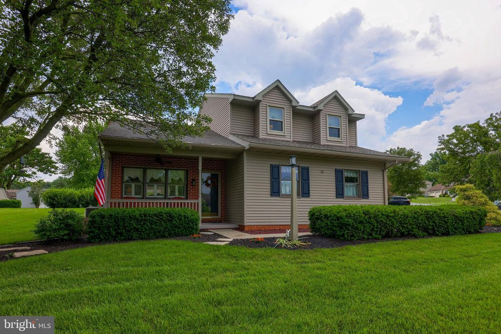 Photo of 12 HALLMARK DR, LITITZ, PA 17543 (MLS # PALA2037908)