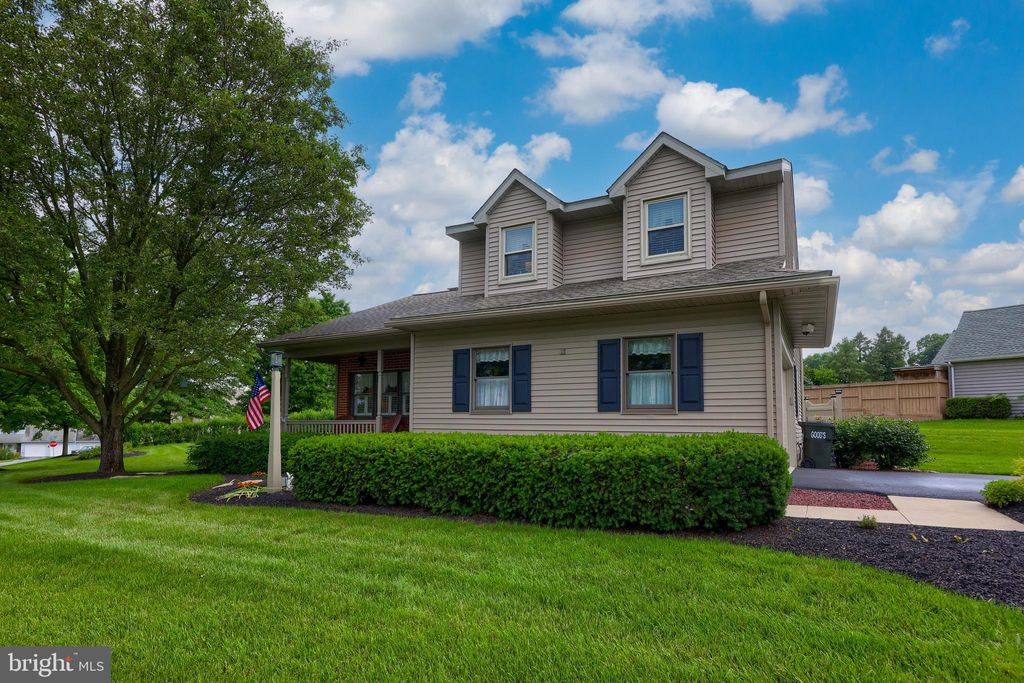 Photo of 12 HALLMARK DR, LITITZ, PA 17543 (MLS # PALA2037908)