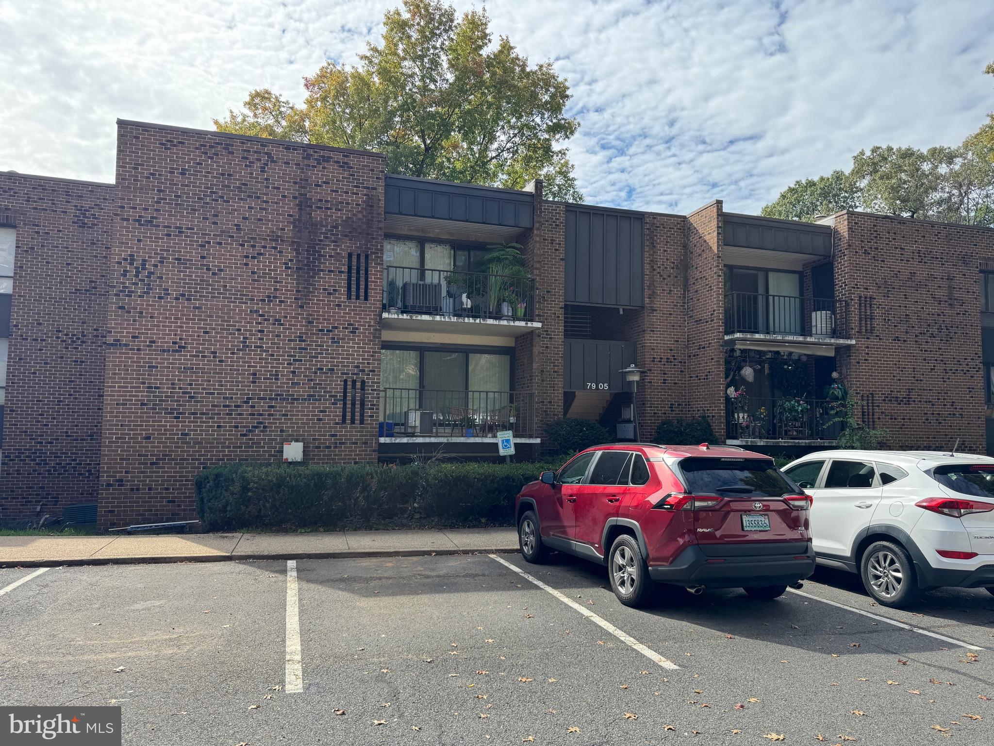 HERITAGE COURT - Residential