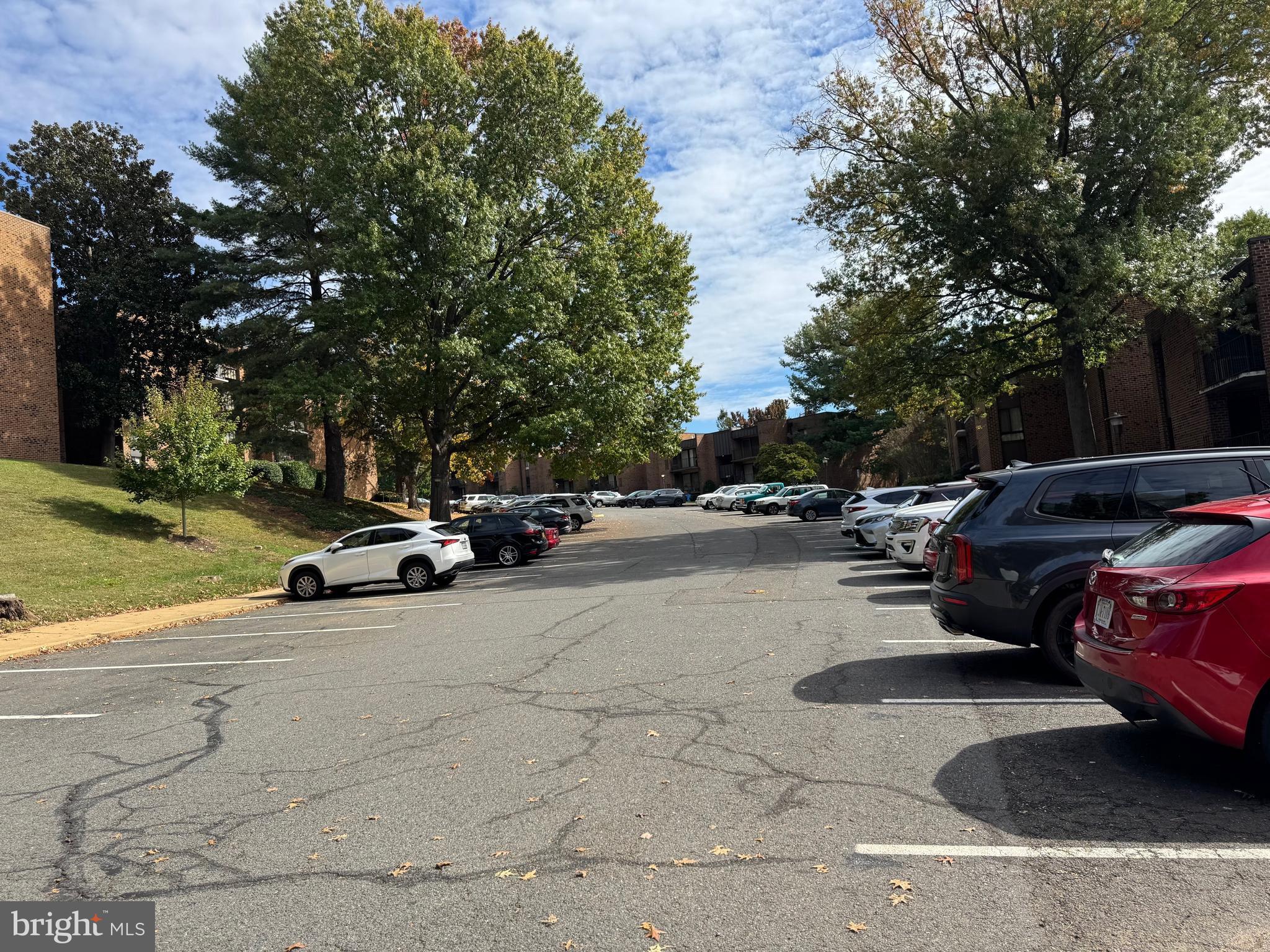 HERITAGE COURT - Residential