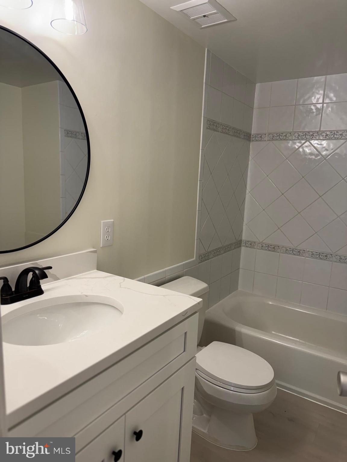 HERITAGE COURT - Residential