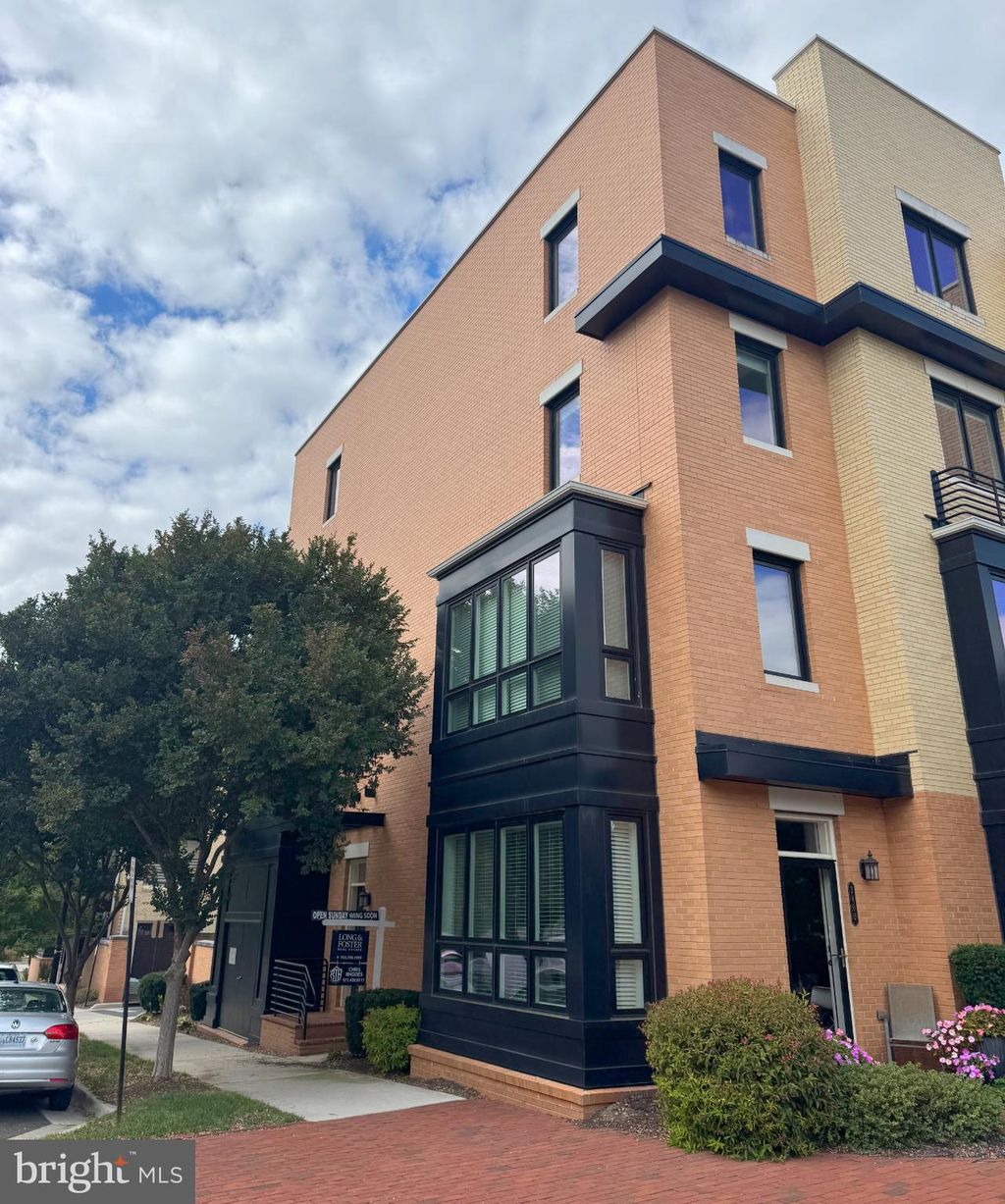 Photo of 620 Mckenzie Avenue, ALEXANDRIA, VA 22301 (MLS # VAAX2050816)