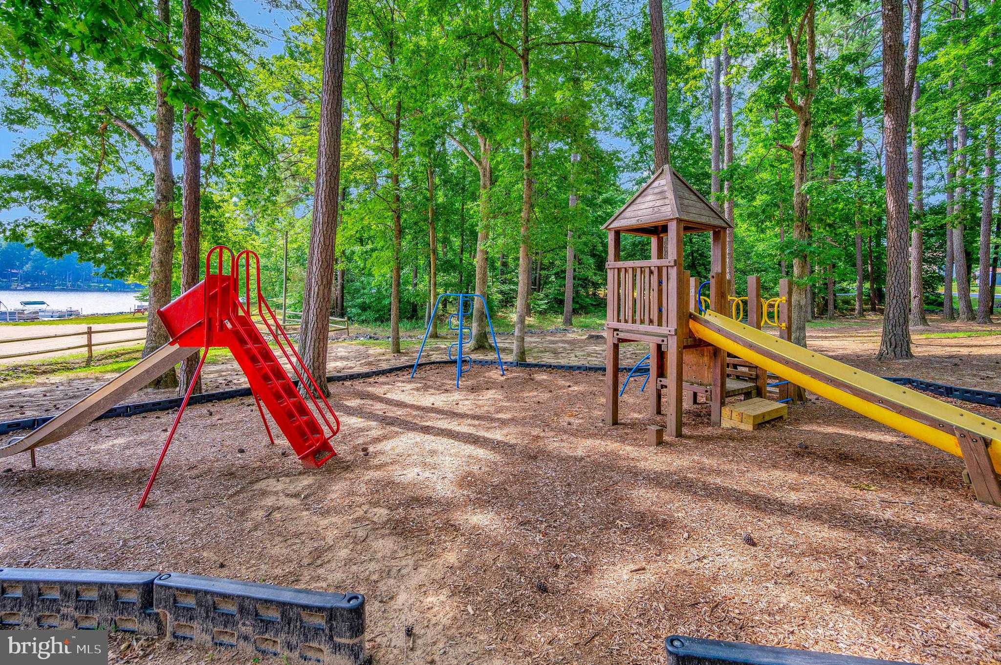 LAKE CAROLINE - Residential