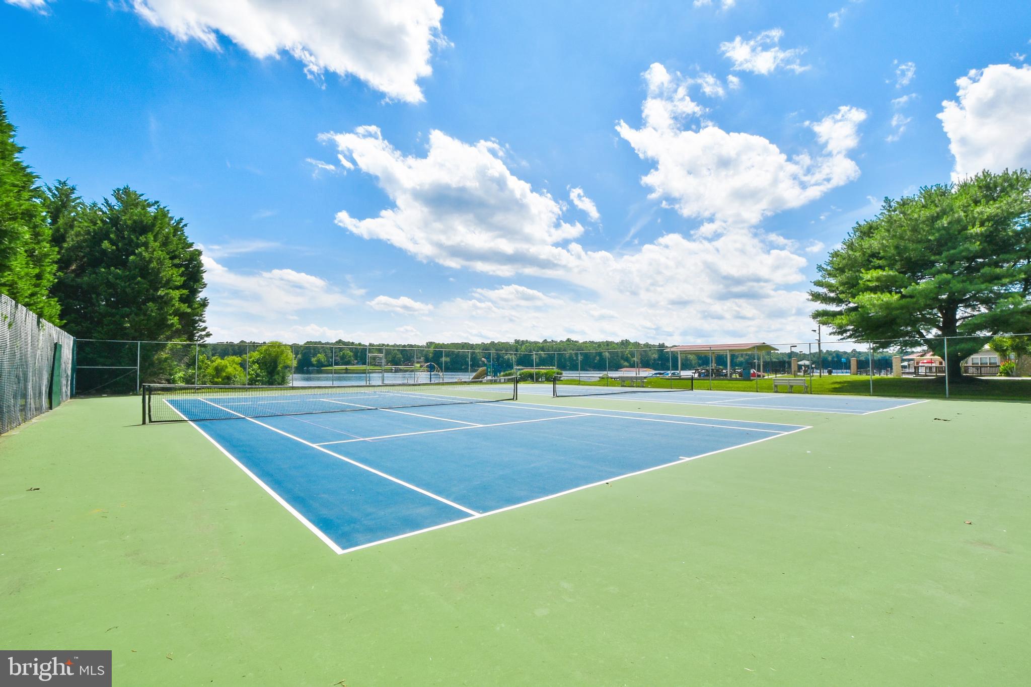 LAKE CAROLINE - Residential